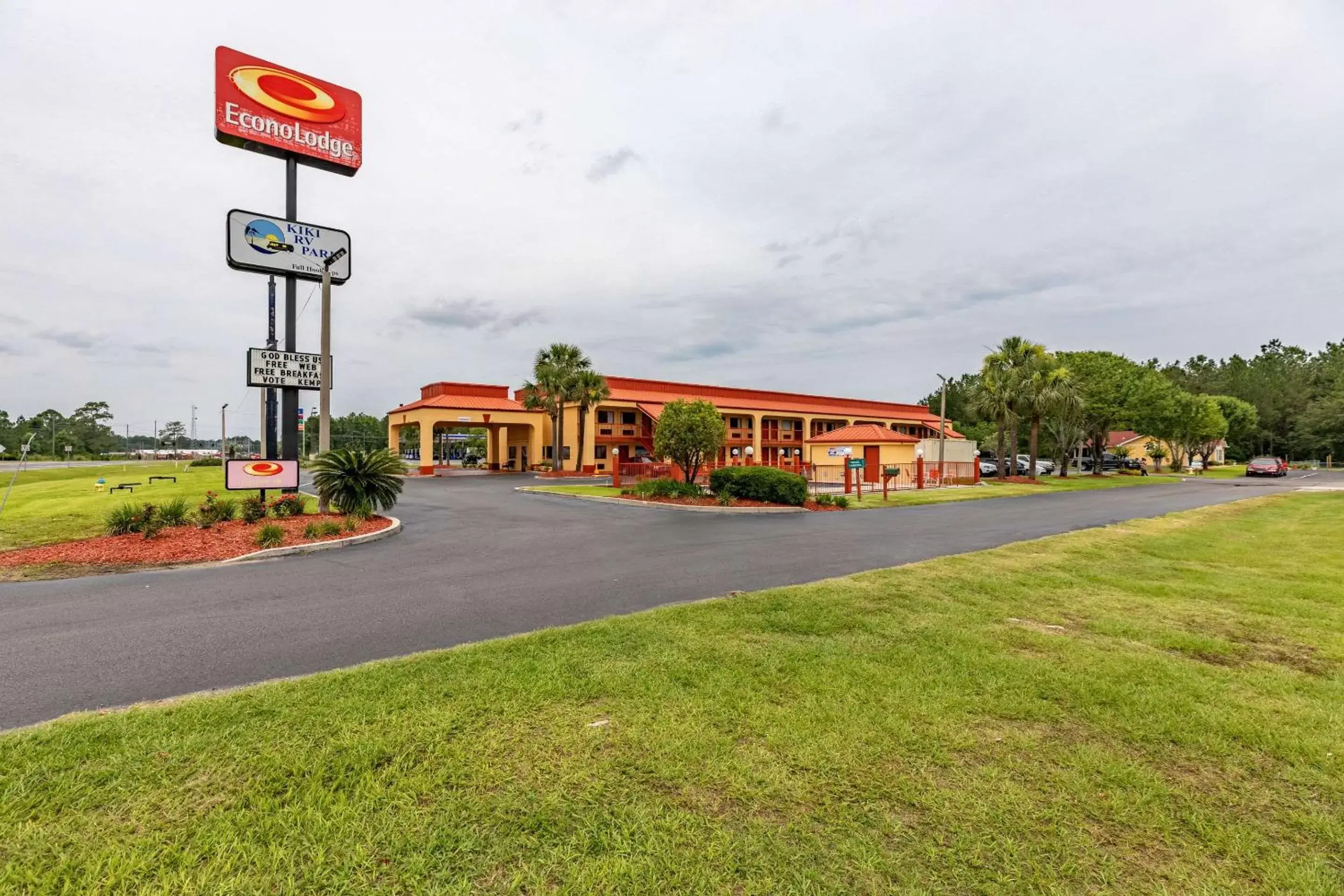 Property Building in Econo Lodge Cumberland