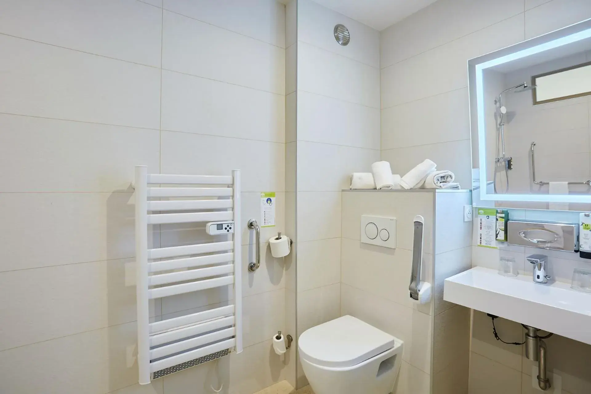 Shower, Bathroom in Hotel Le Rodin