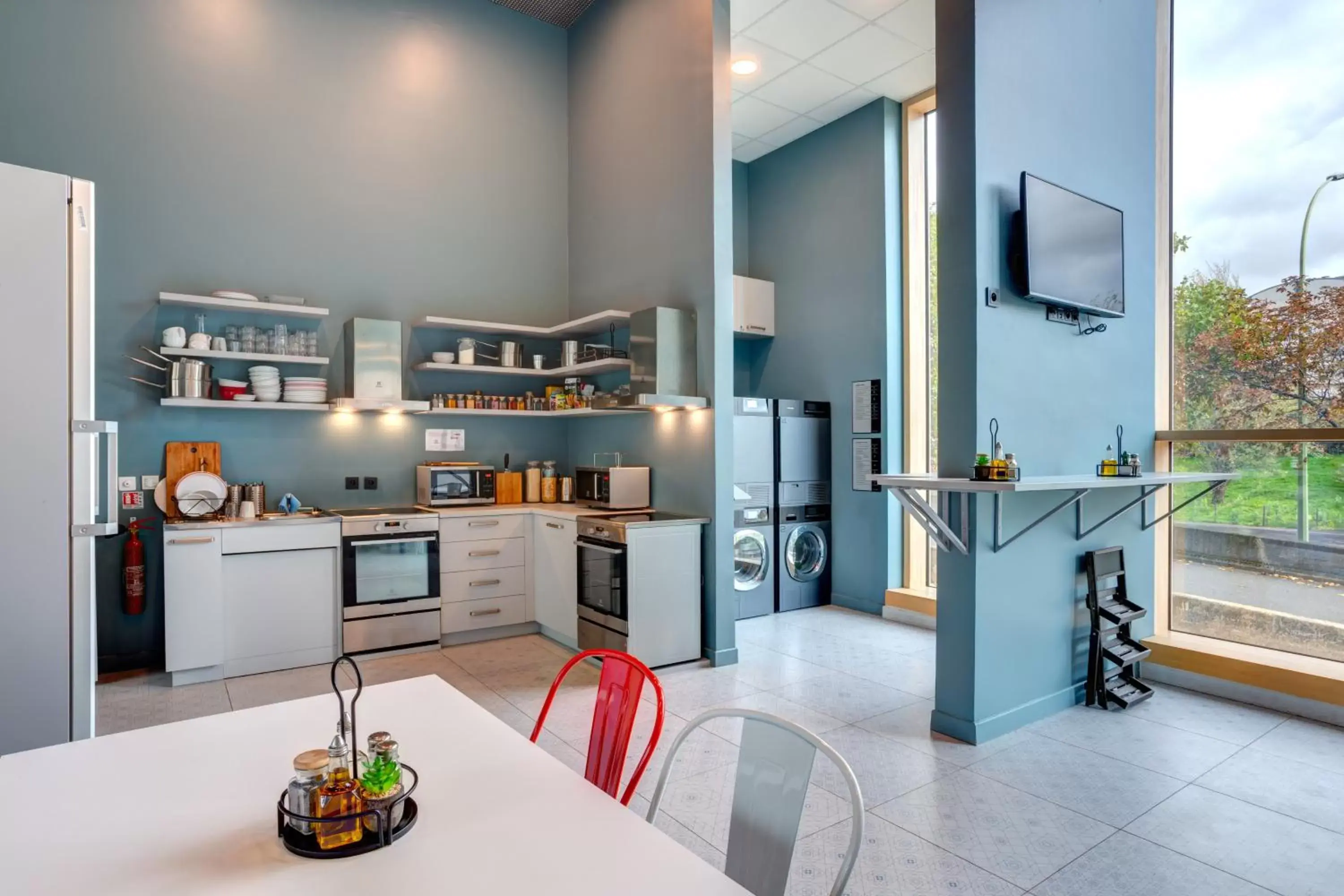 Communal kitchen, Kitchen/Kitchenette in MEININGER Hotel Paris Porte de Vincennes