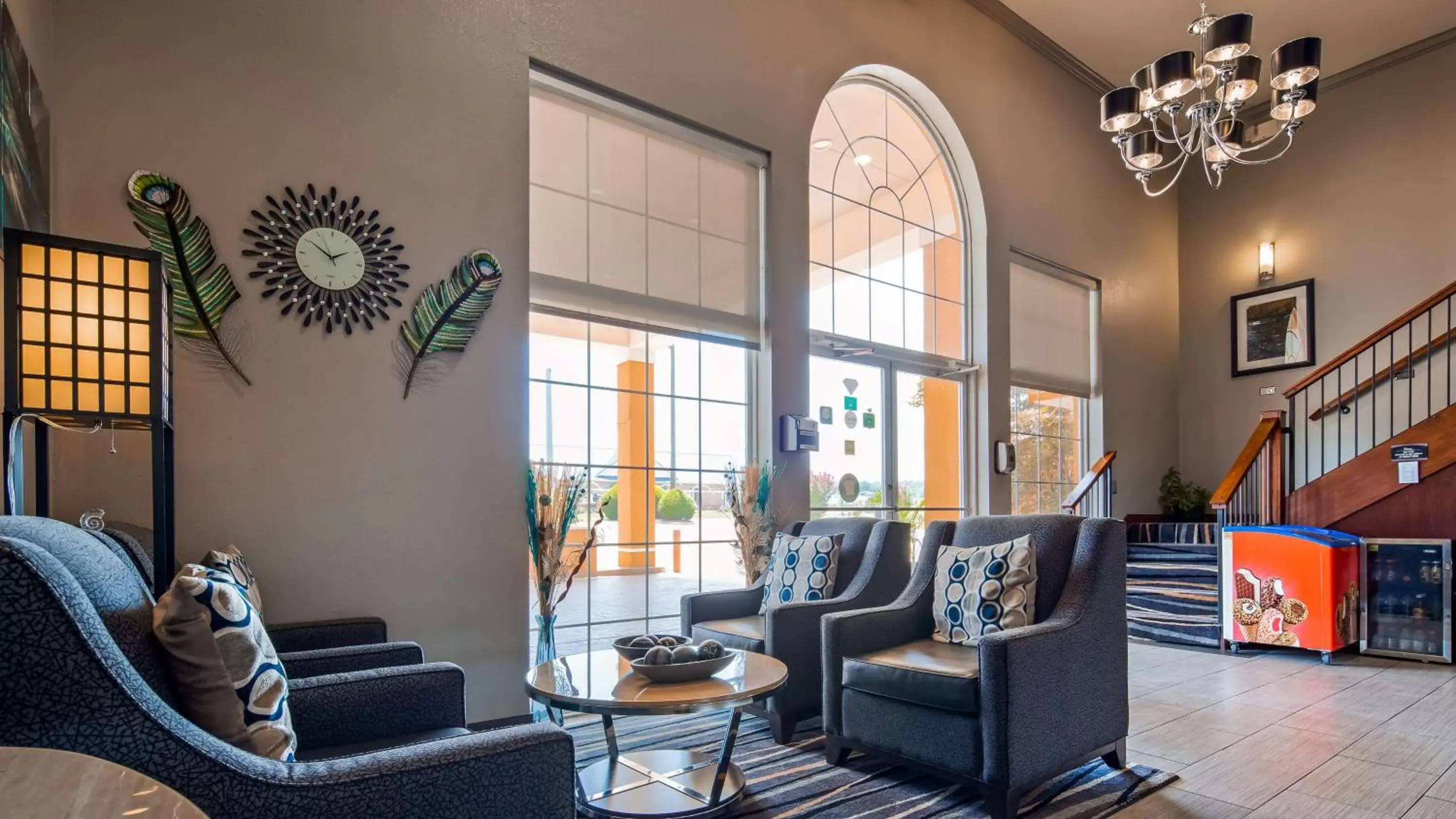 Lobby or reception, Seating Area in Best Western Van Buren Inn