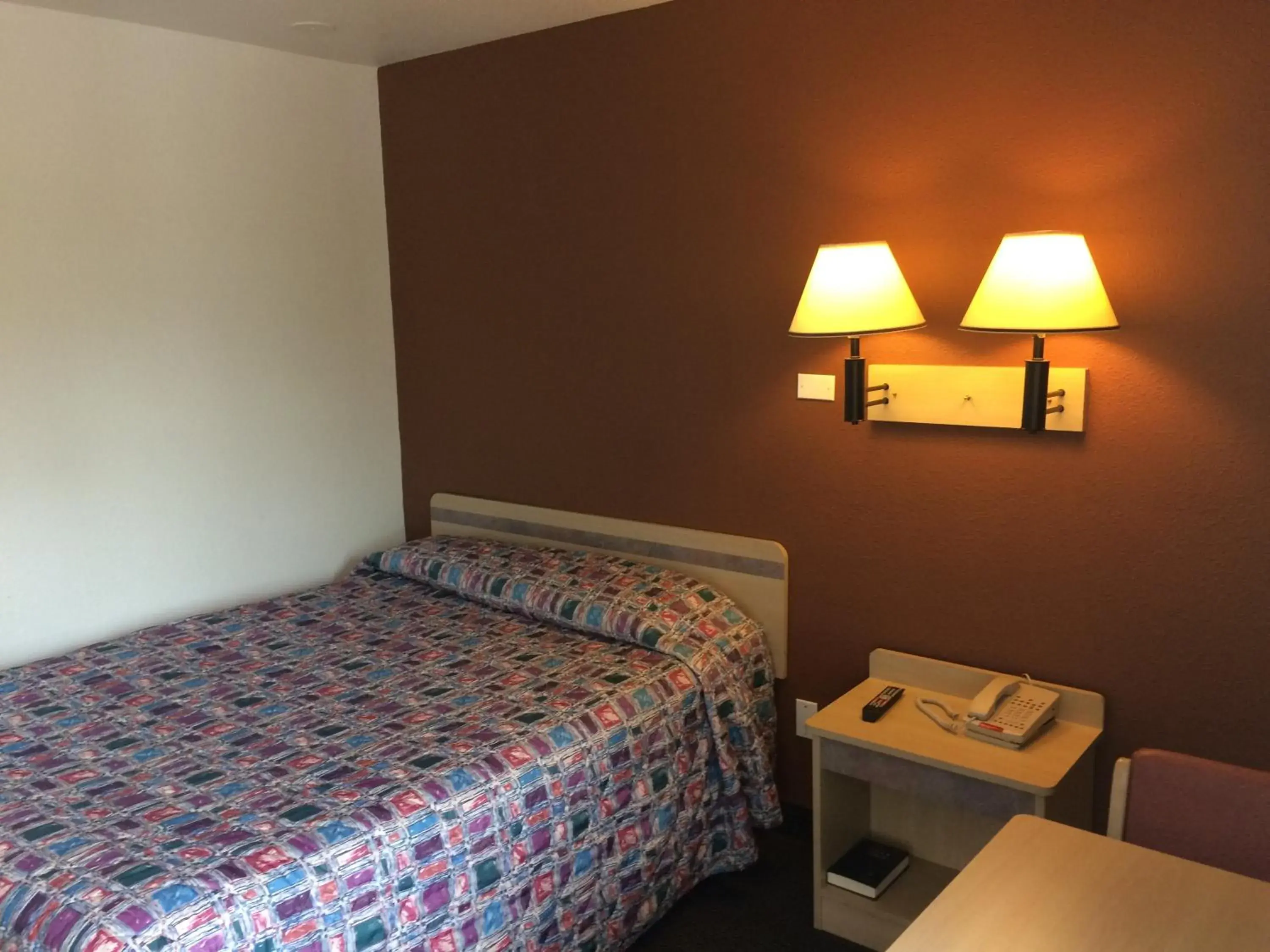 Bed in Travelodge by Wyndham Raton Bed in Travelodge by Wyndham Raton