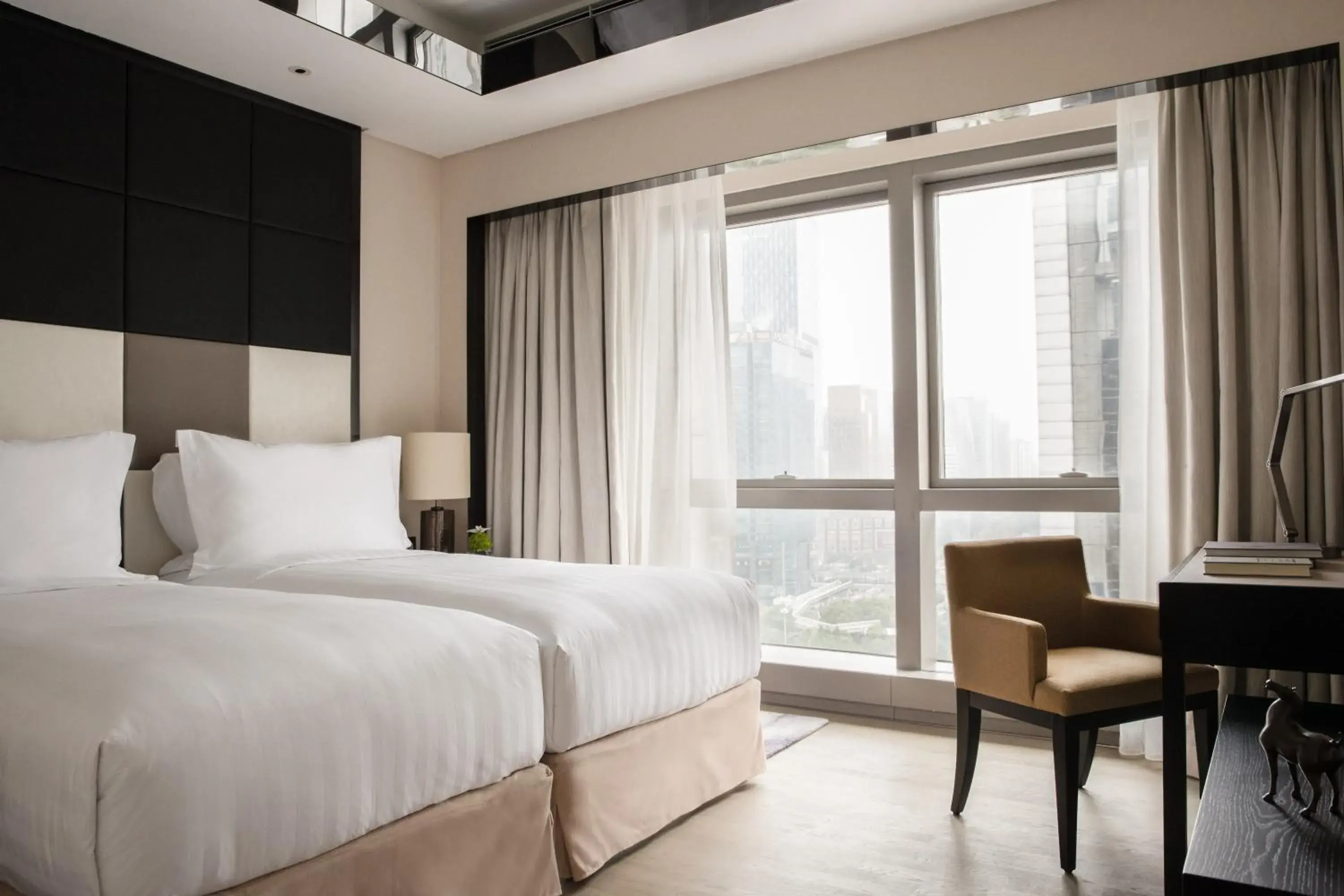 Bed in Jumeirah Living Guangzhou - Complimentary Shuttle Bus to Canton Fair Complex during Canton Fair period