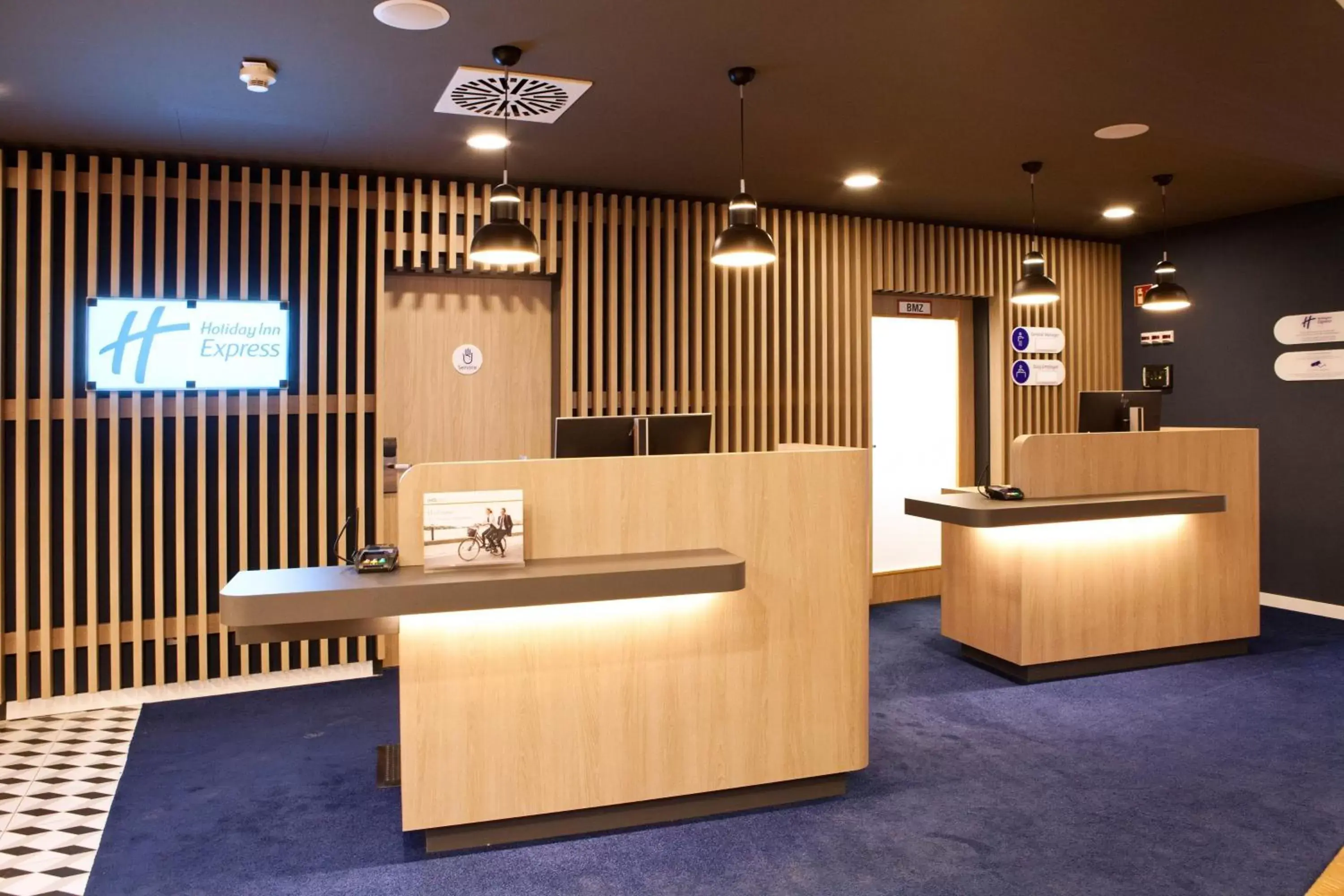 Property building, Lobby/Reception in Holiday Inn Express Munich - Olympiapark, an IHG Hotel