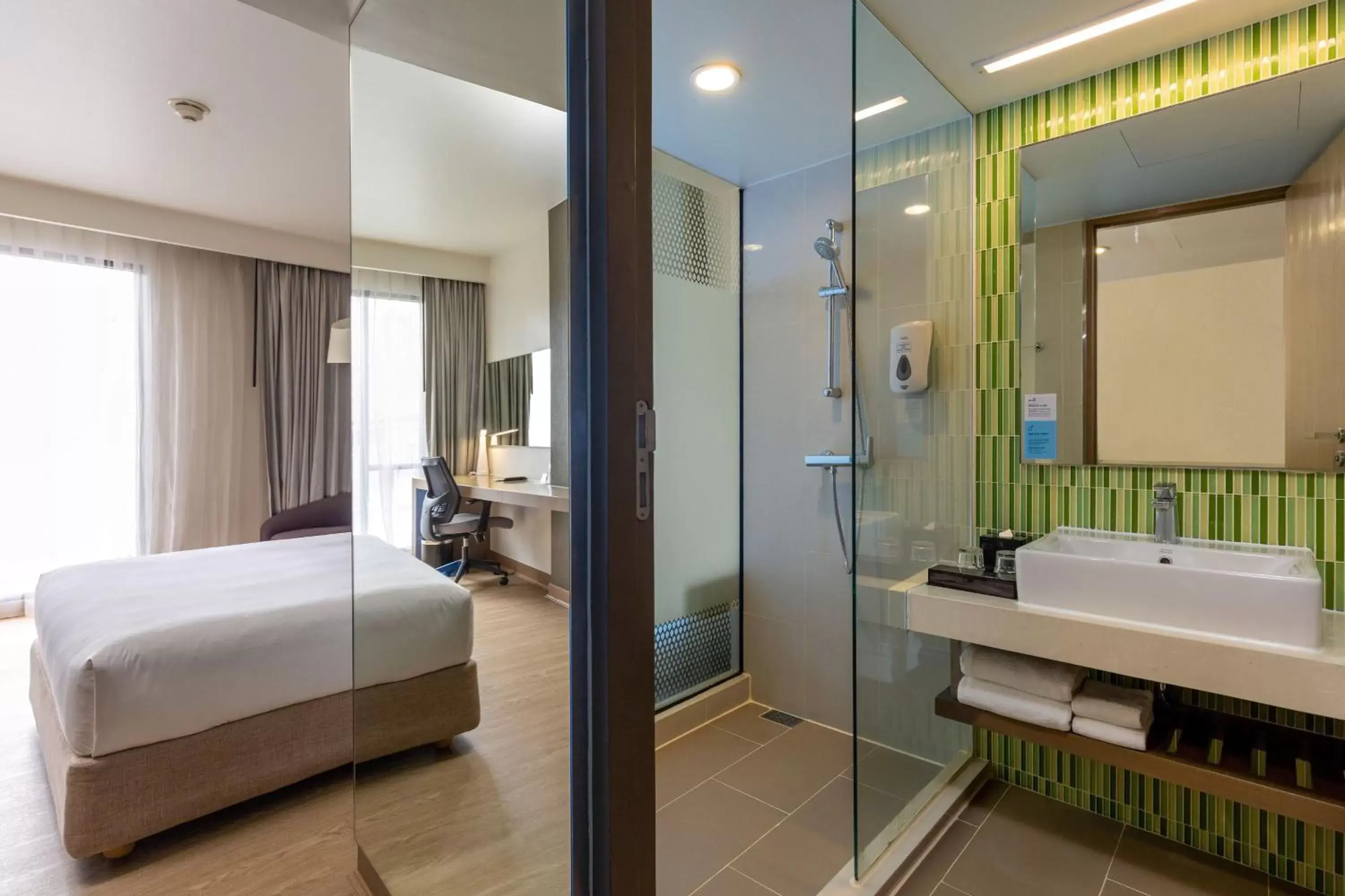 Photo of the whole room, Bathroom in Holiday Inn Express Bangkok Sukhumvit 11, an IHG Hotel