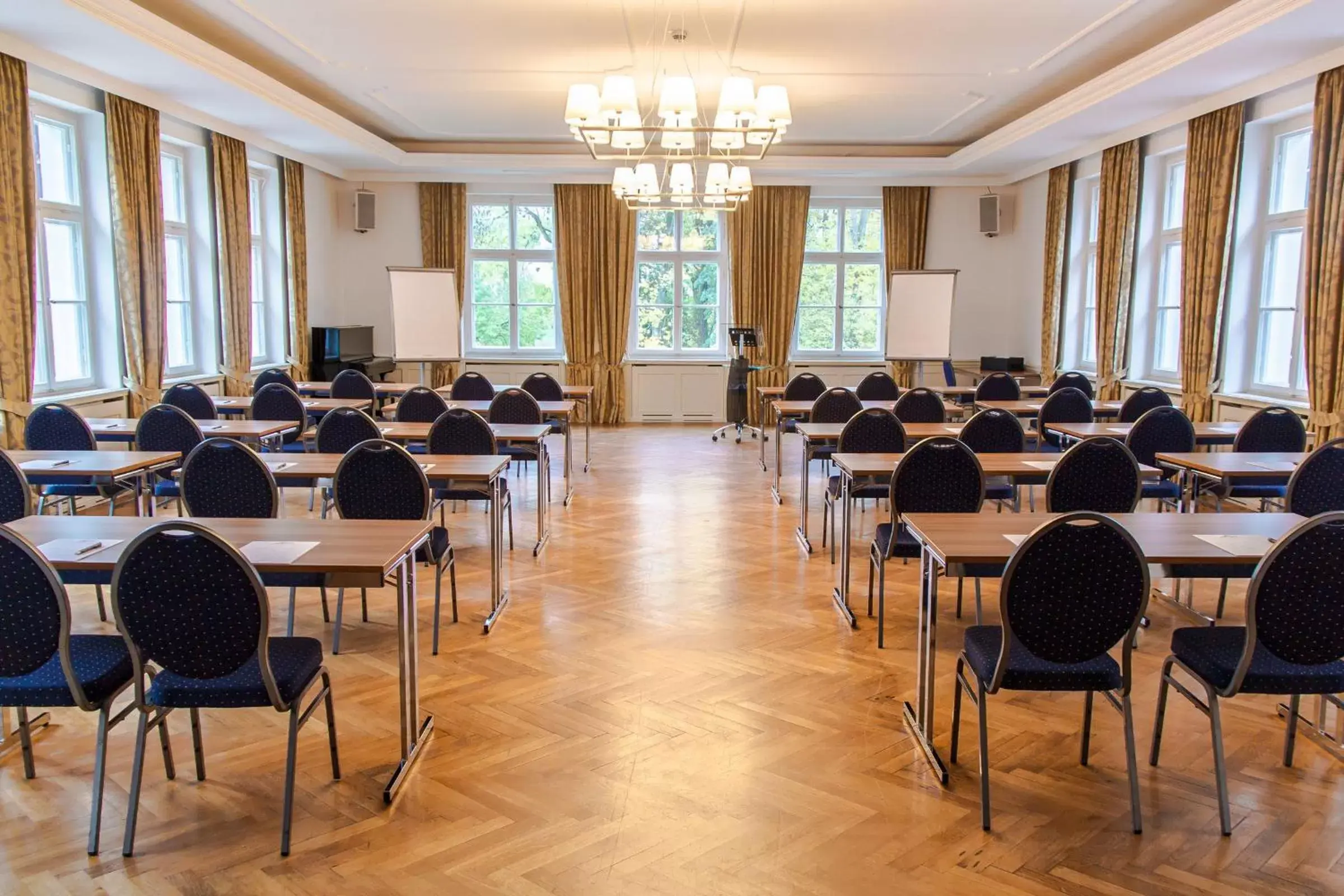 Business facilities in Schloss Burgellern