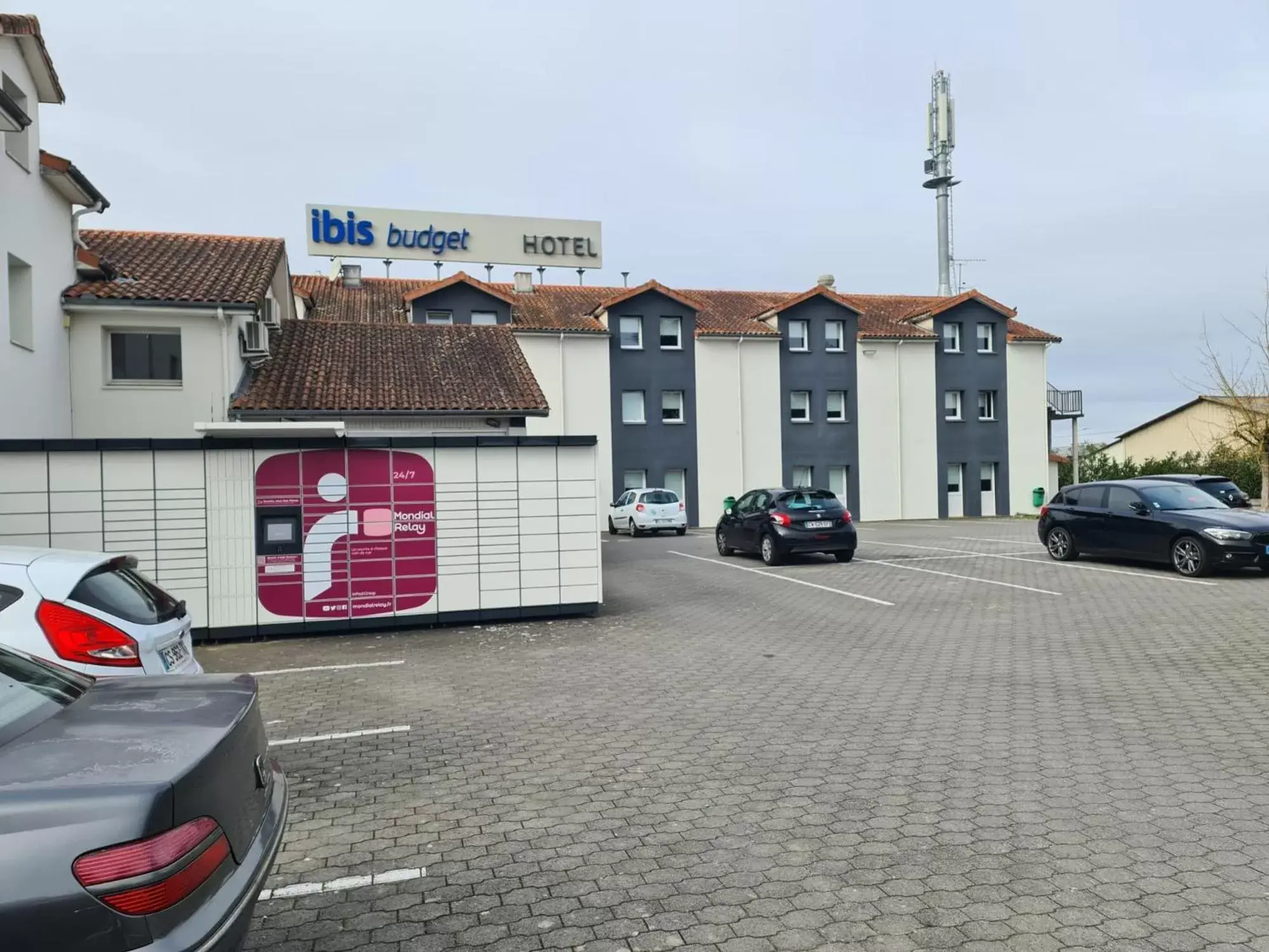 Parking, Property Building in Ibis Budget Agen