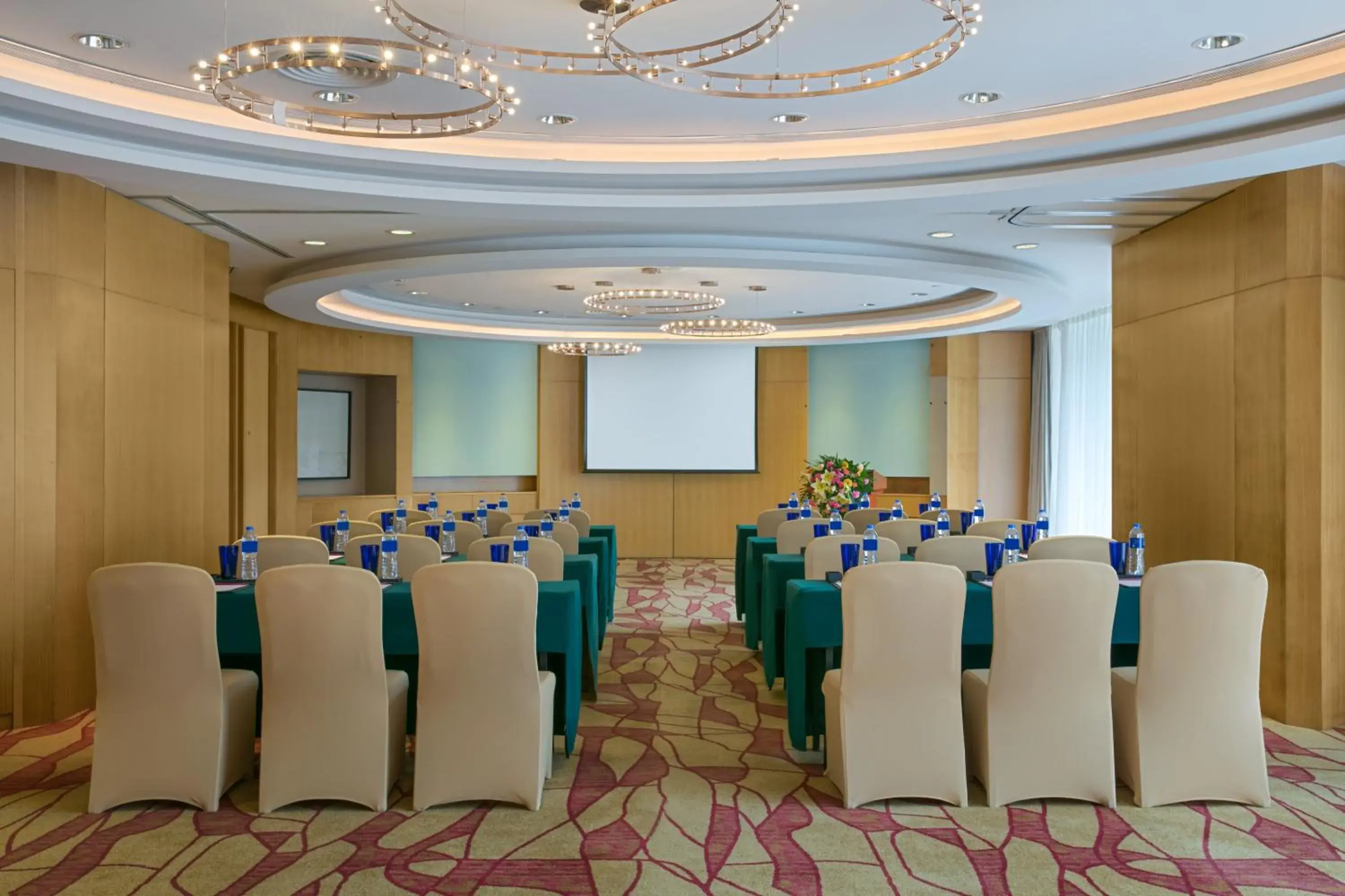 Meeting/conference room, Business Area/Conference Room in Crowne Plaza Zhongshan Wing On City, an IHG Hotel