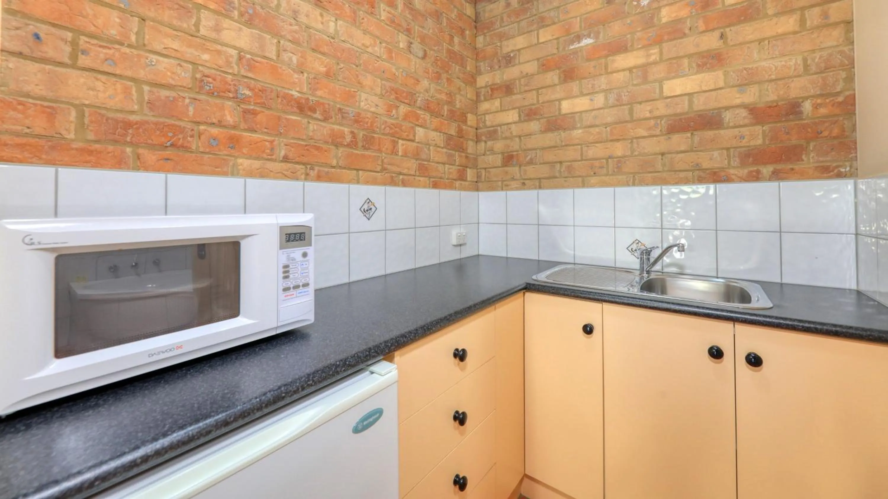 minibar in Bridges on Meninya Motel & Apartments