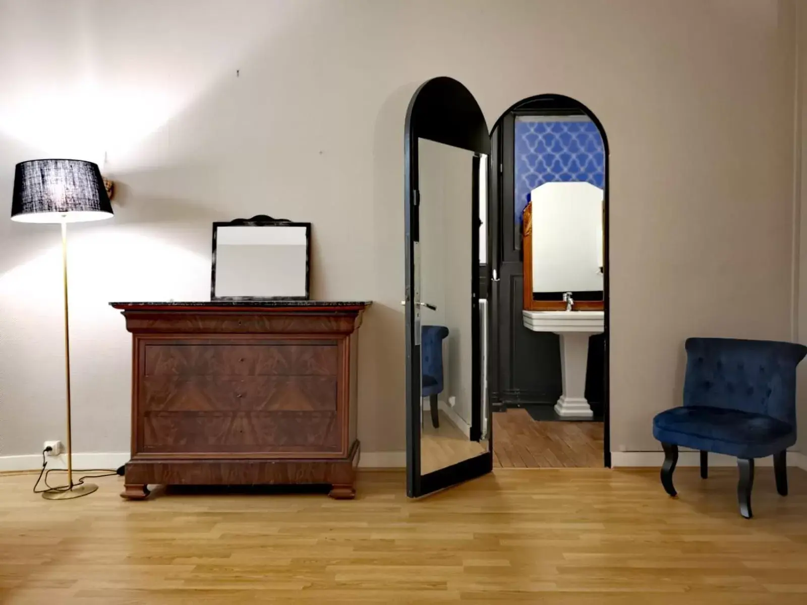 Bedroom, Seating Area in Chambres d'hôtes La Maison Blanche