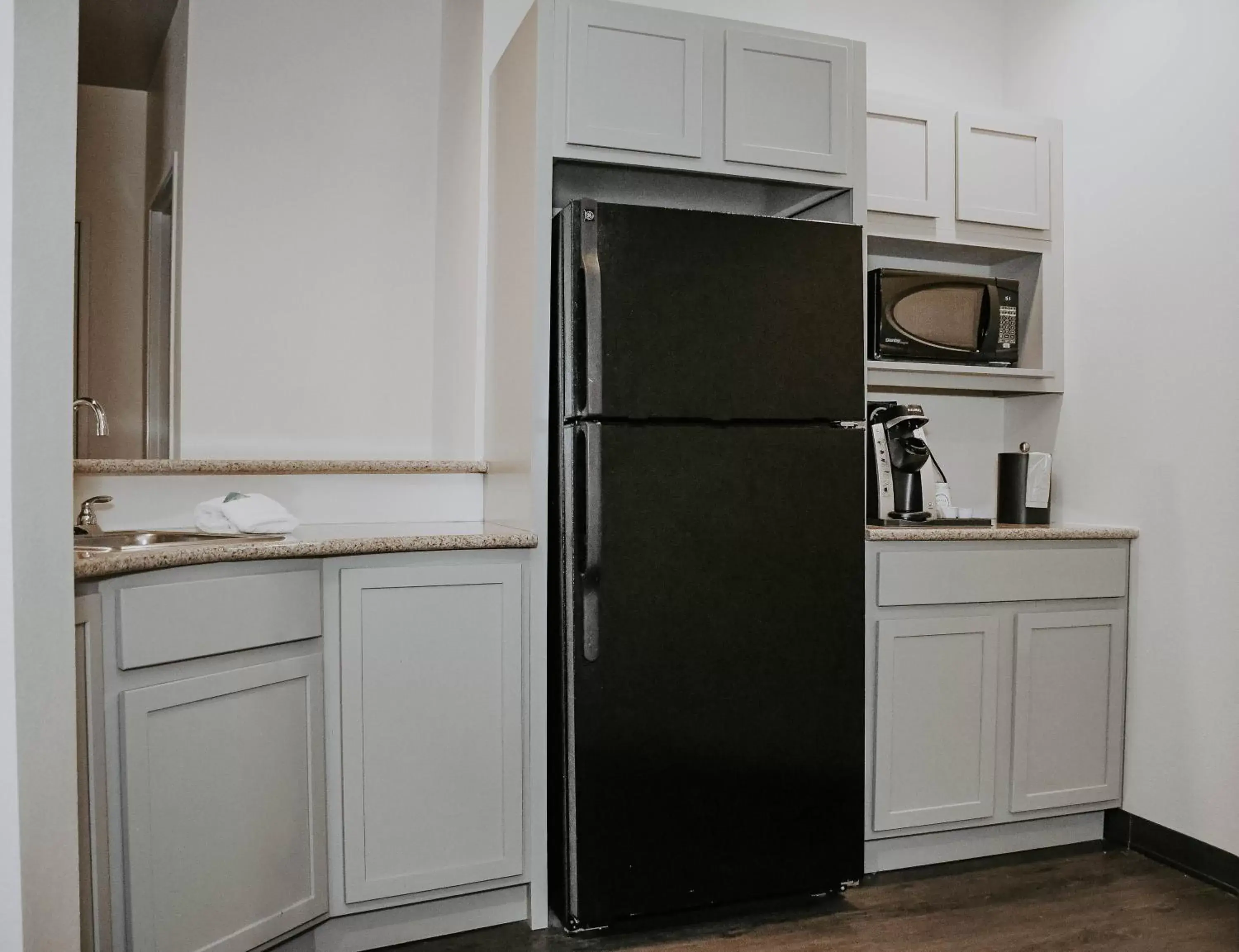 Photo of the whole room, Kitchen/Kitchenette in Holiday Inn Omaha Downtown - Waterpark, an IHG Hotel