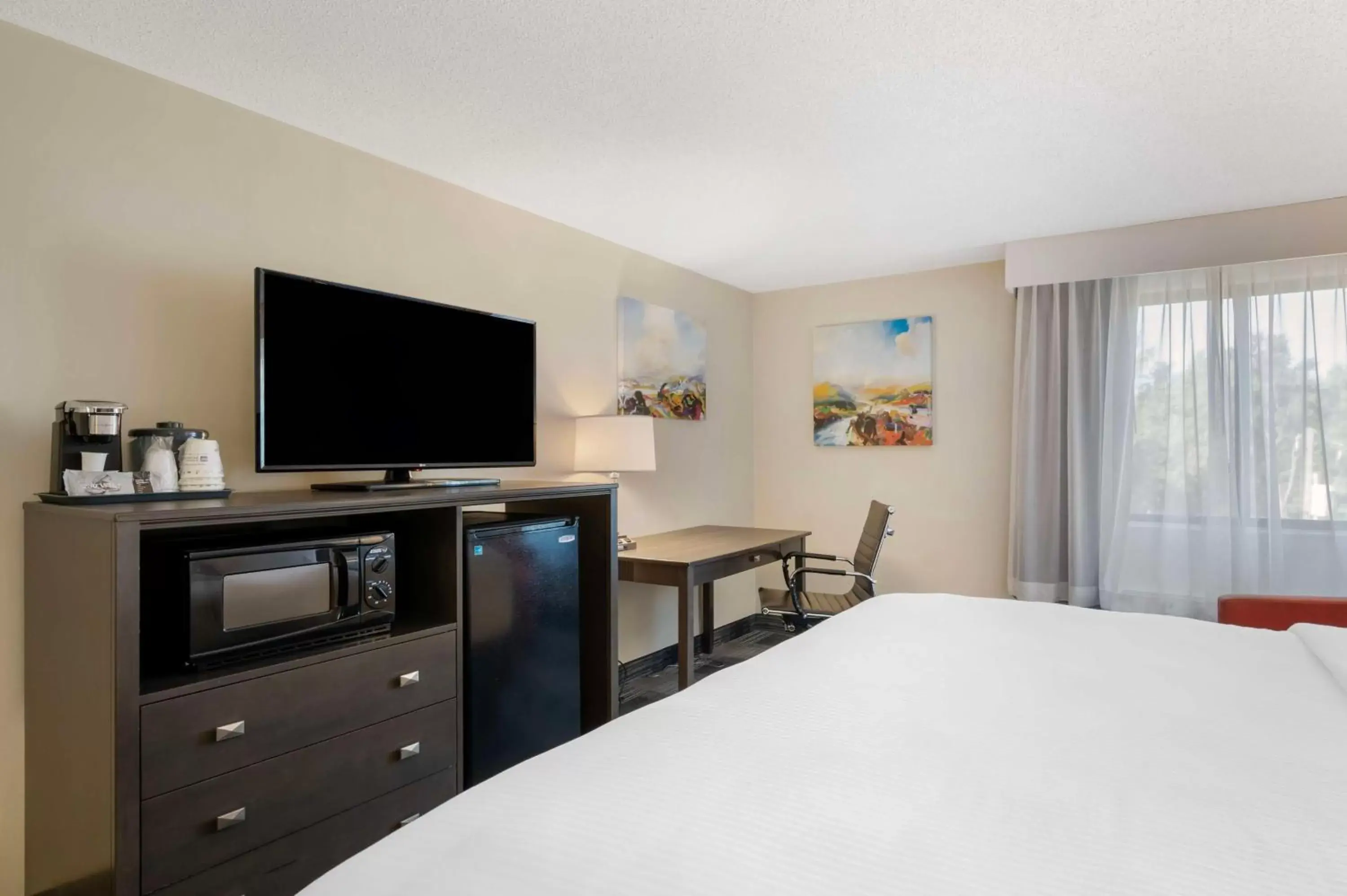Bedroom, Bed in Best Western Plus Alexandria Fort Belvoir Bedroom, Bed in Best Western Plus Alexandria Fort Belvoir