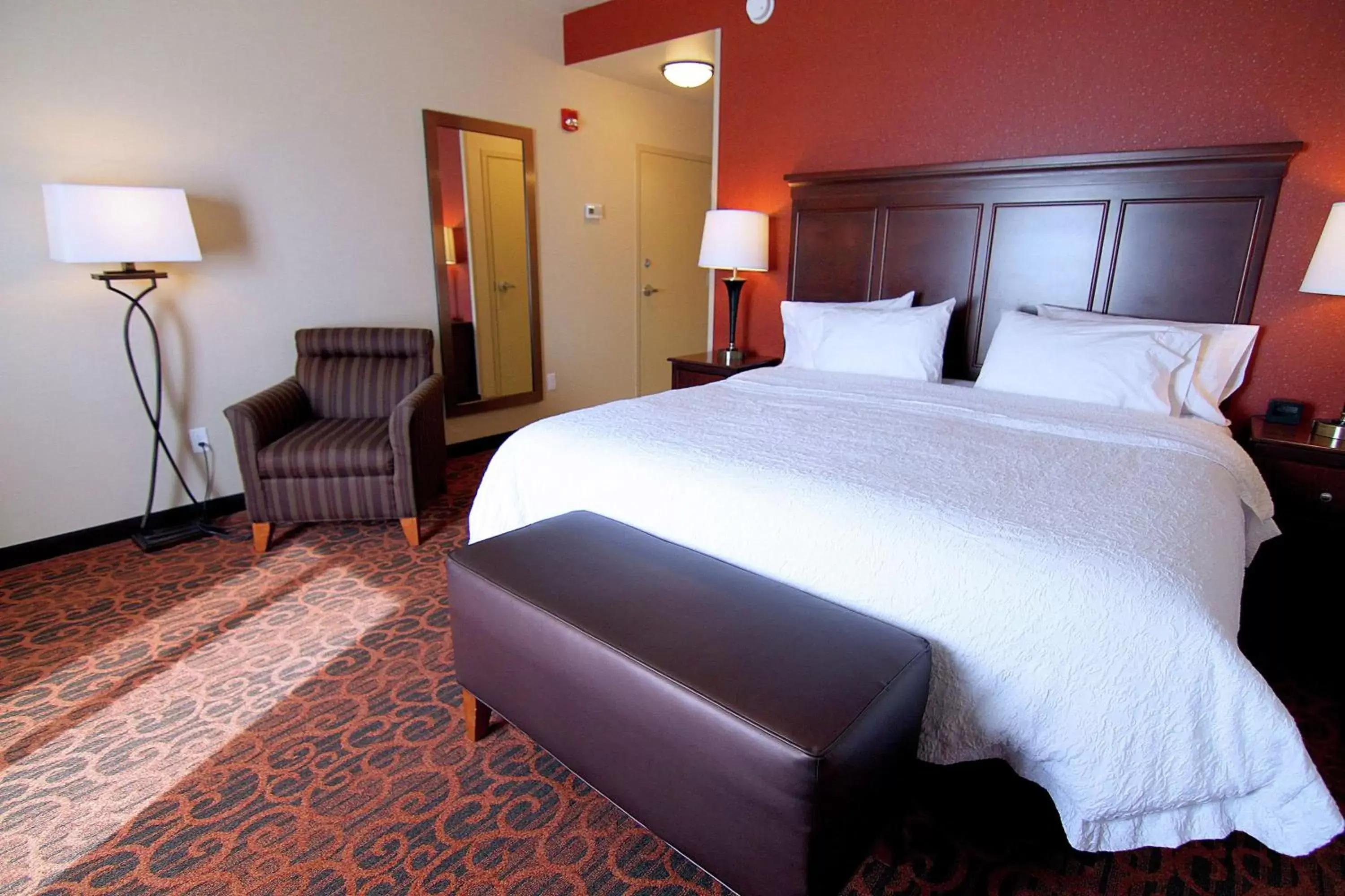 Bed in Hampton Inn & Suites Grand Forks