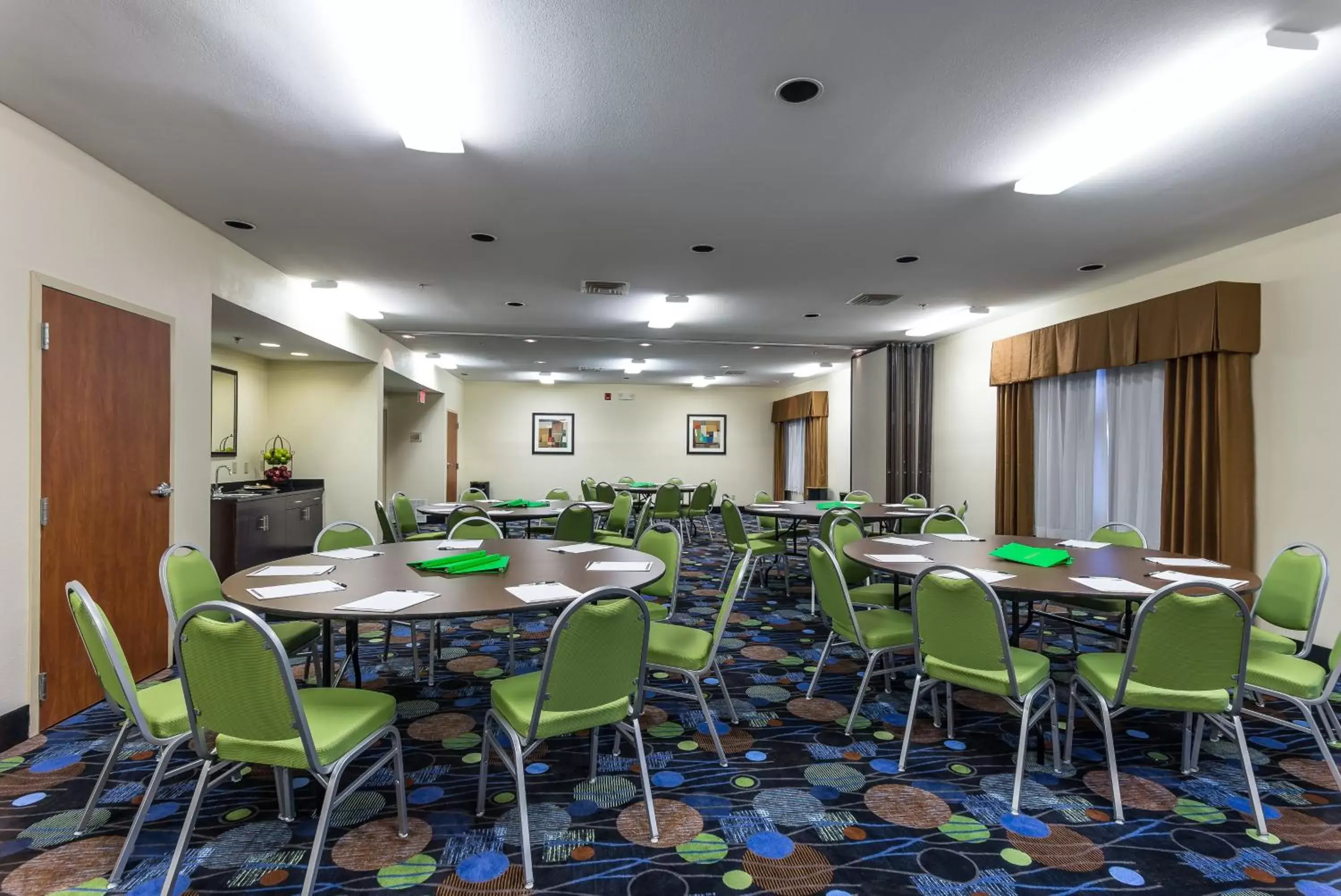 Meeting/conference room in Holiday Inn Express Hotel & Suites Edmond, an IHG Hotel