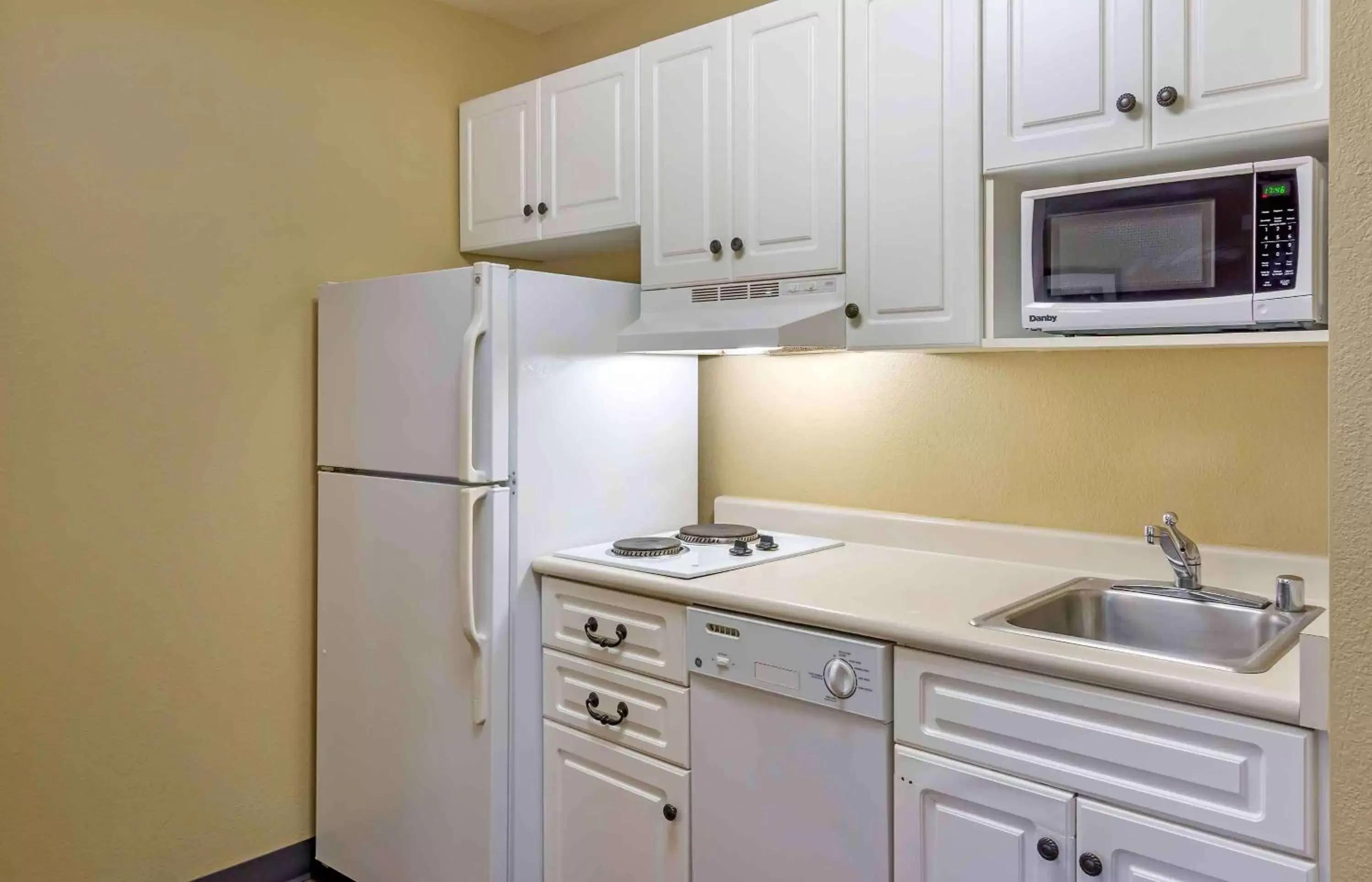 Bedroom, Kitchen/Kitchenette in Extended Stay America Suites - Seattle - Bothell - Canyon Park