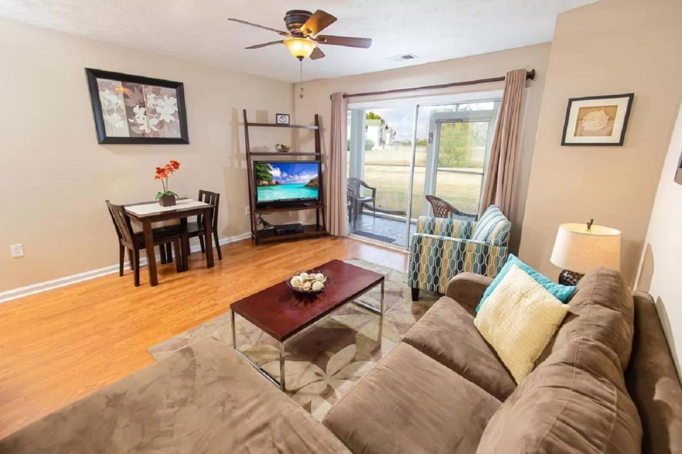 Living room, Seating Area in River Oaks Golf Resort