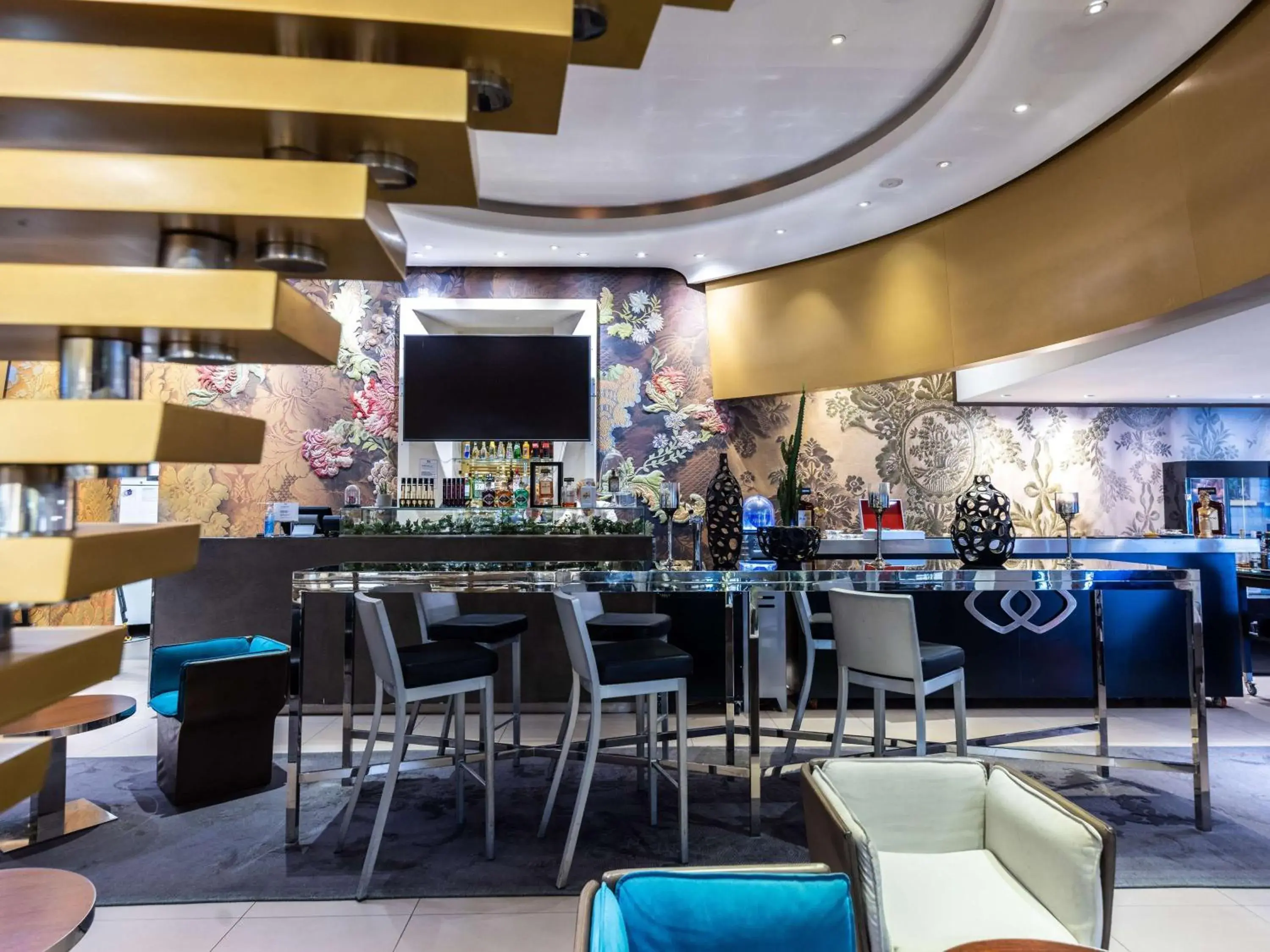 Lounge or bar, Restaurant/Places to Eat in Sofitel Lyon Bellecour