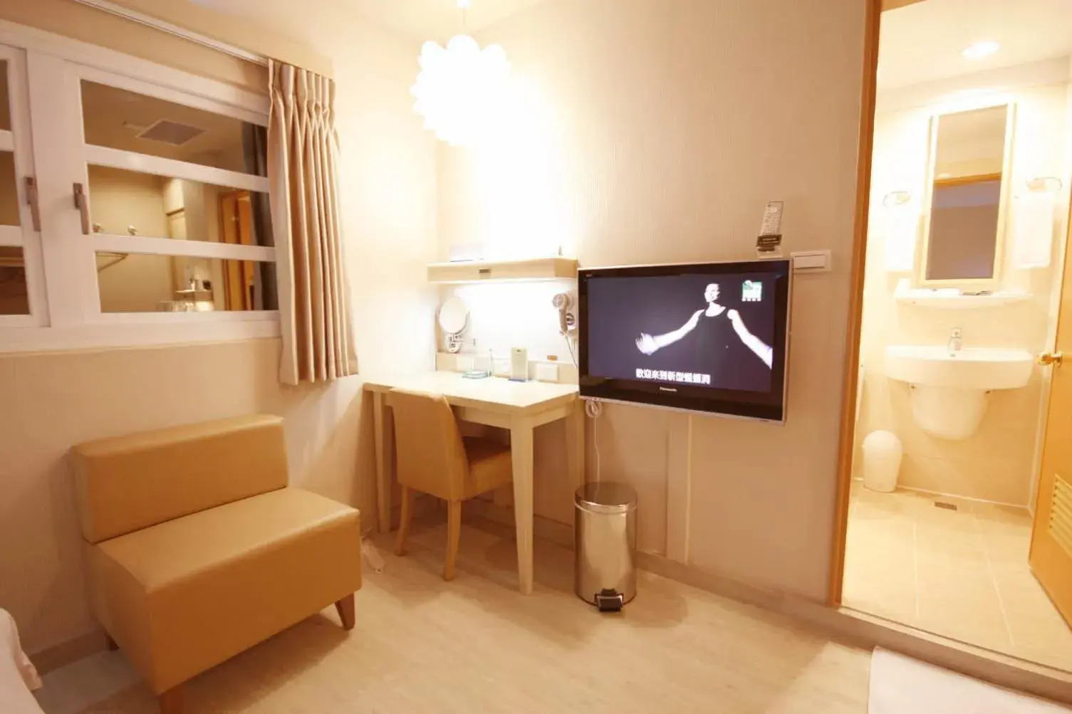 Photo of the whole room, TV/Entertainment Center in Kindness Hotel Min Sheng