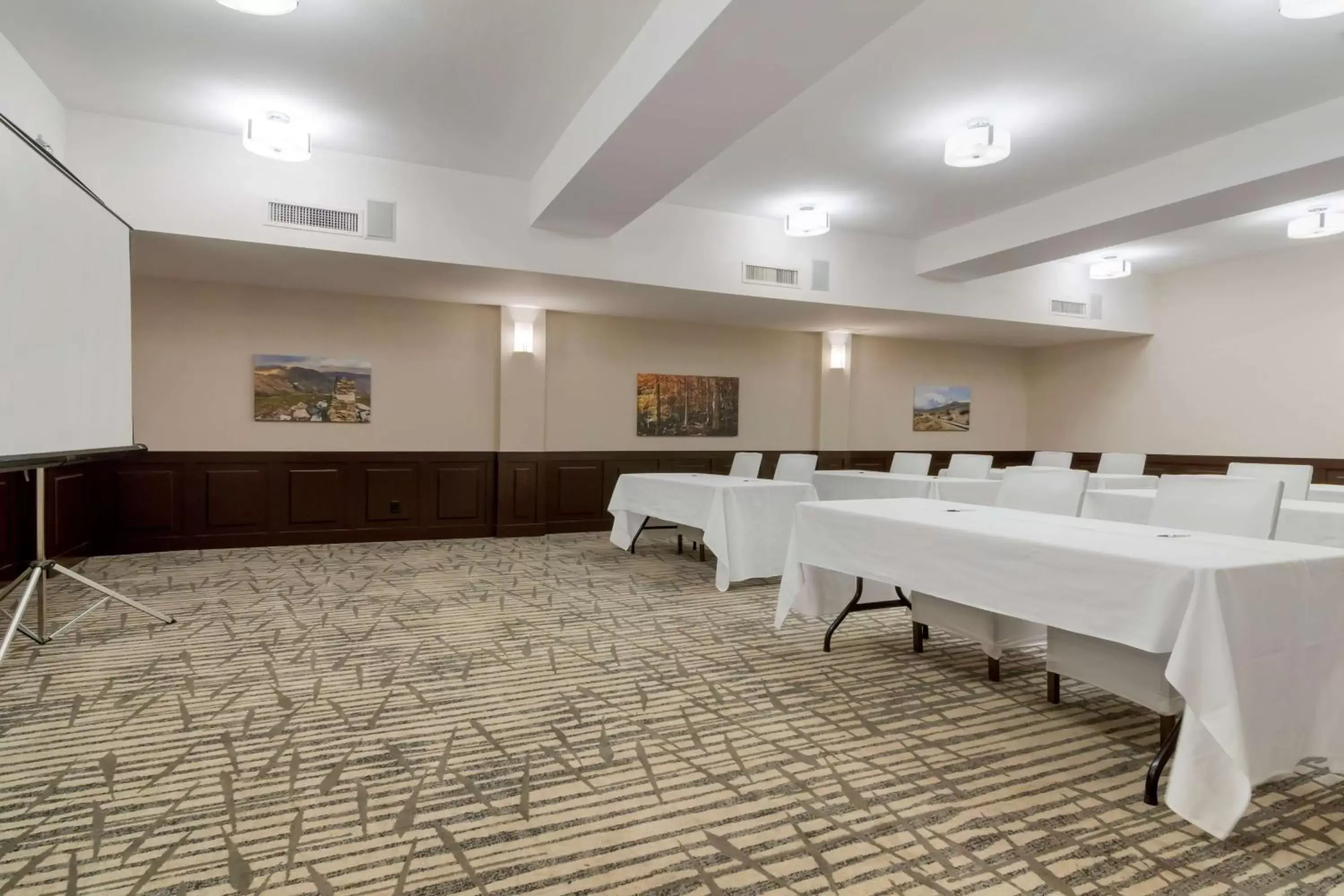 Meeting/conference room in Best Western Premier Aberdeen Kamloops