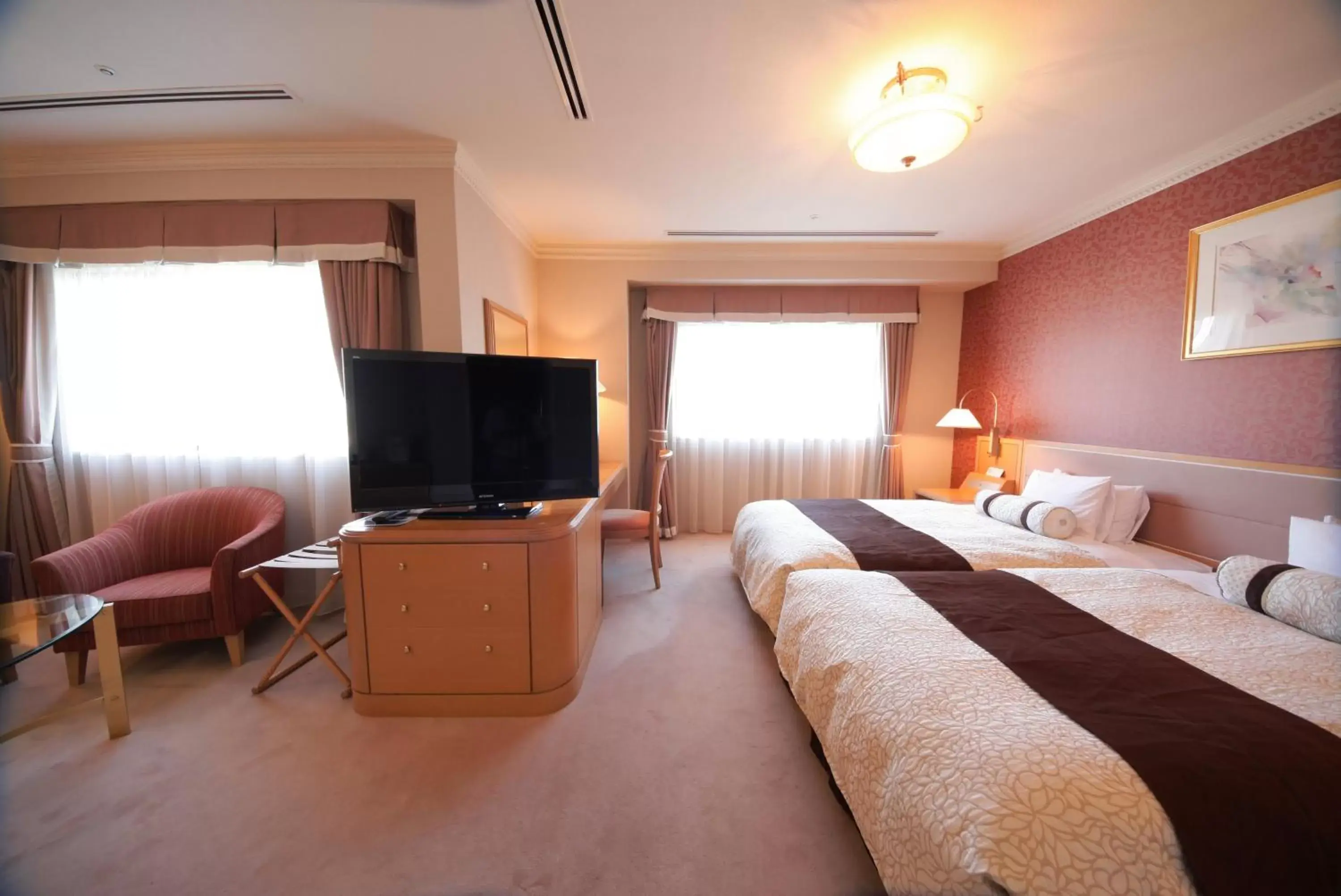 Photo of the whole room, TV/Entertainment Center in Numazu River Side Hotel