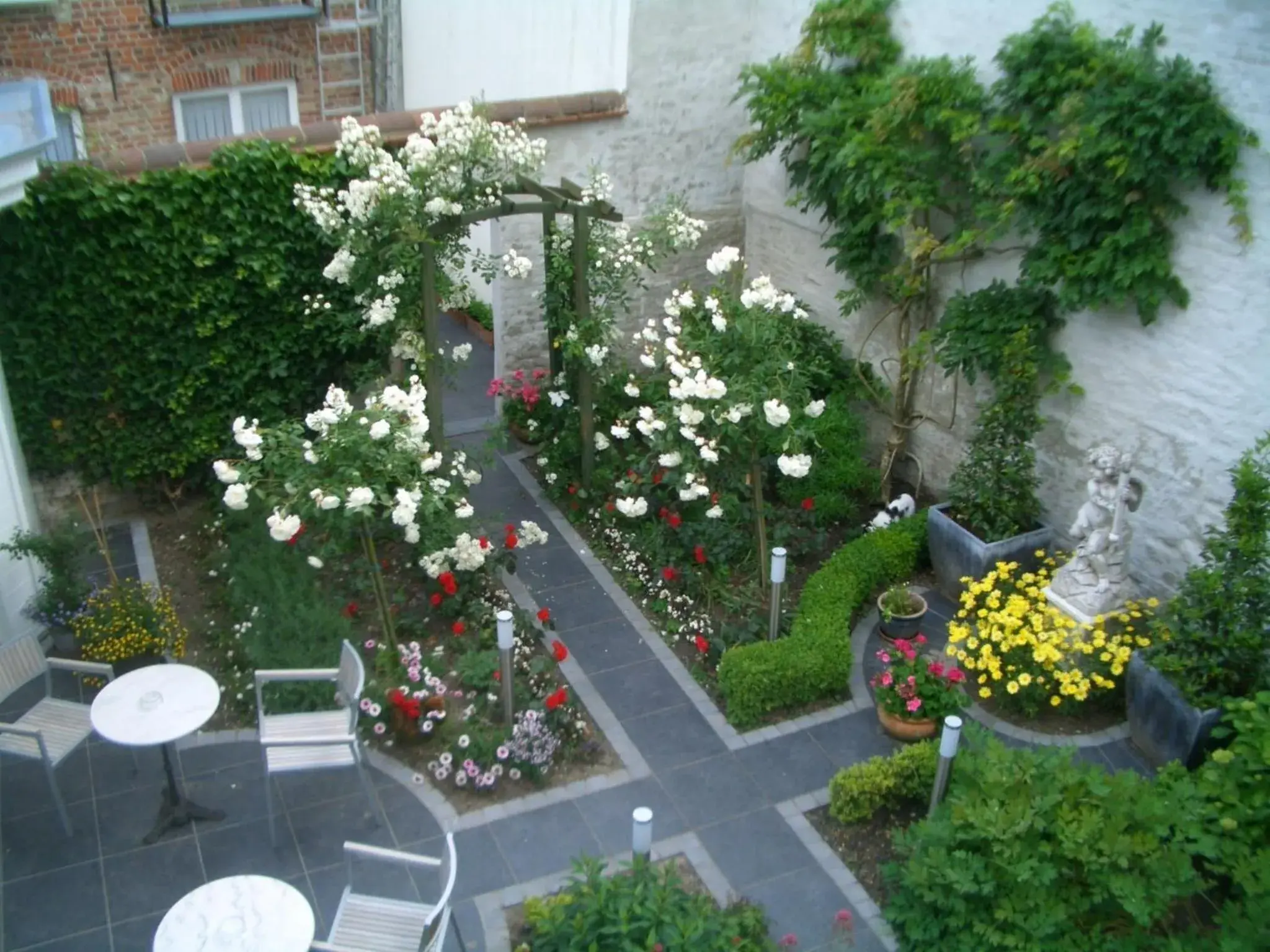 Garden in The Black Swan Hotel