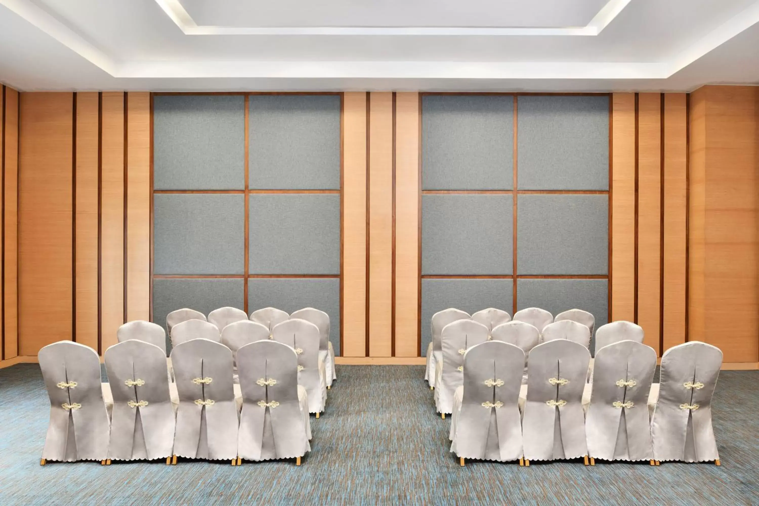 Meeting/conference room in Fairfield by Marriott Ahmedabad