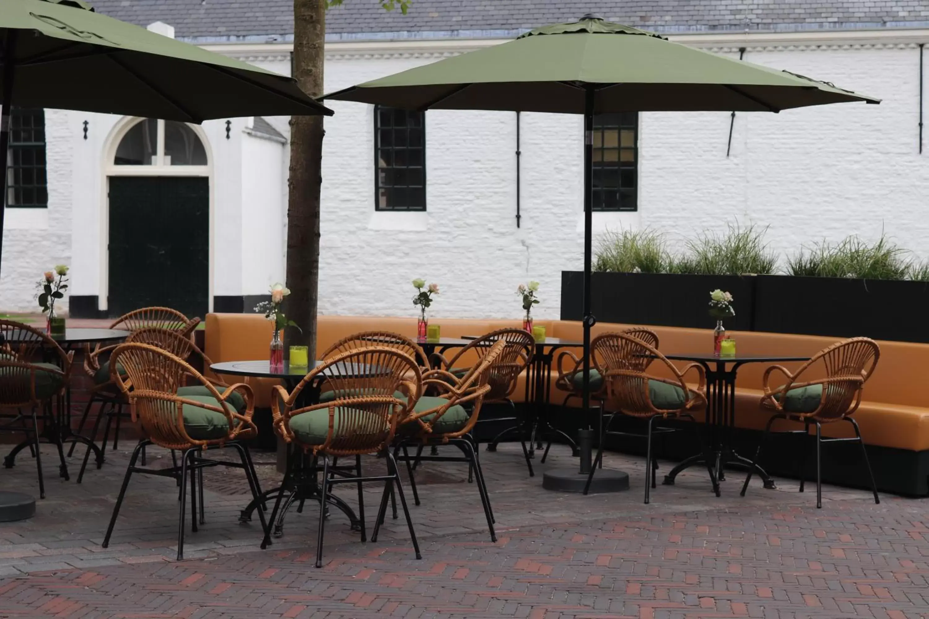Balcony/Terrace, Restaurant/Places to Eat in Het Wapen van Noordwijkerhout