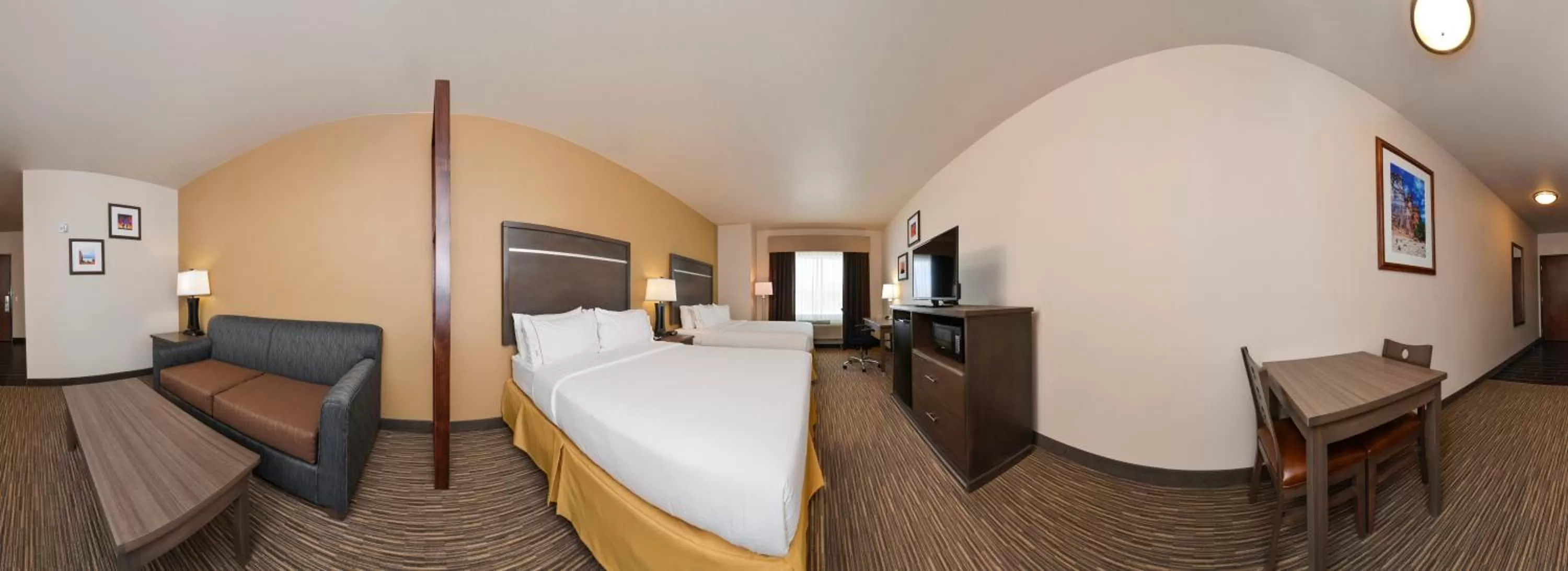 Photo of the whole room, Bed in Holiday Inn Express & Suites Globe by IHG