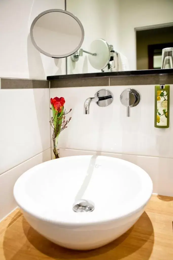 Bathroom in President Hotel