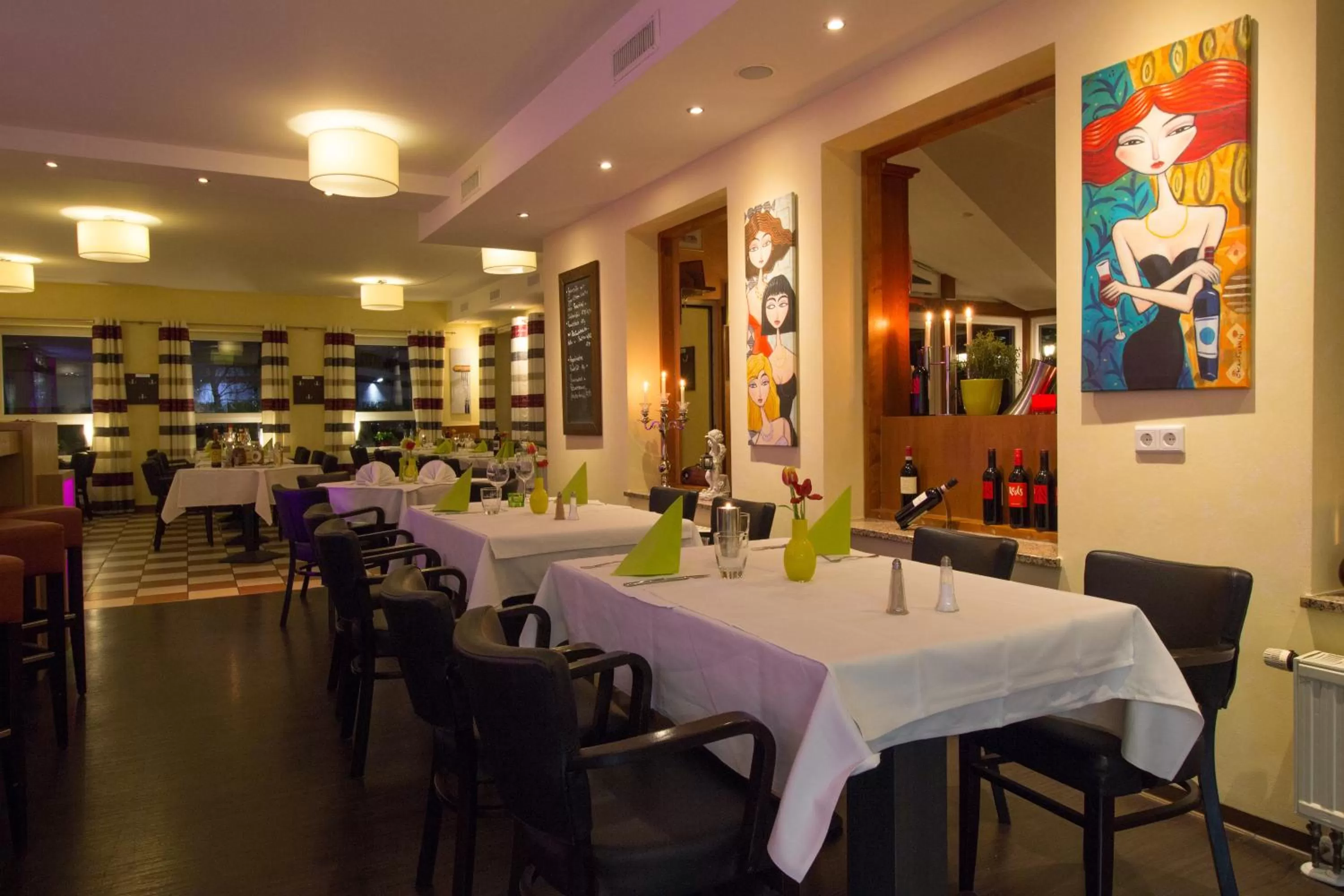 Restaurant/places to eat in HOTEL PARQÉO im A66