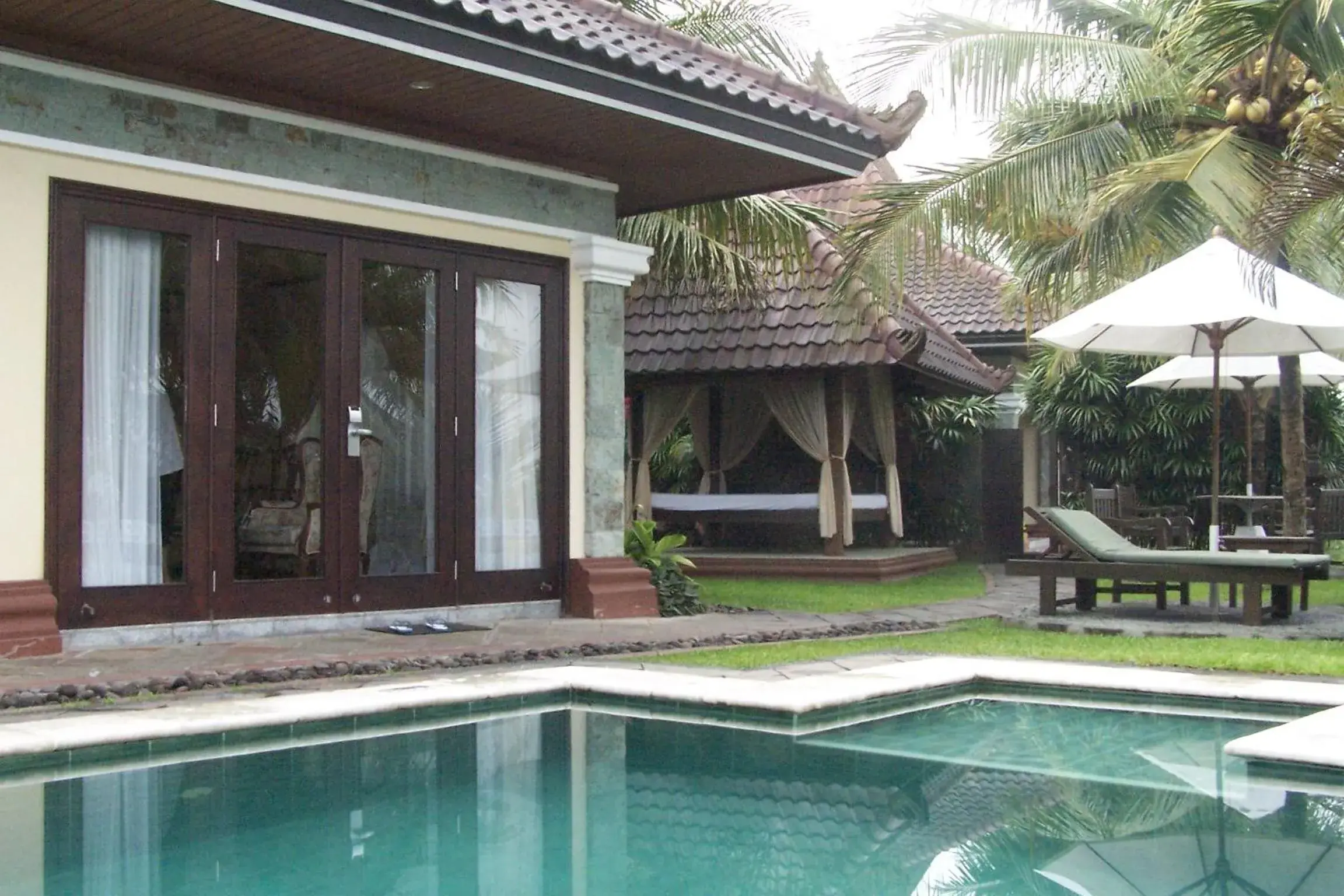 Swimming Pool in Hotel Puri Asri