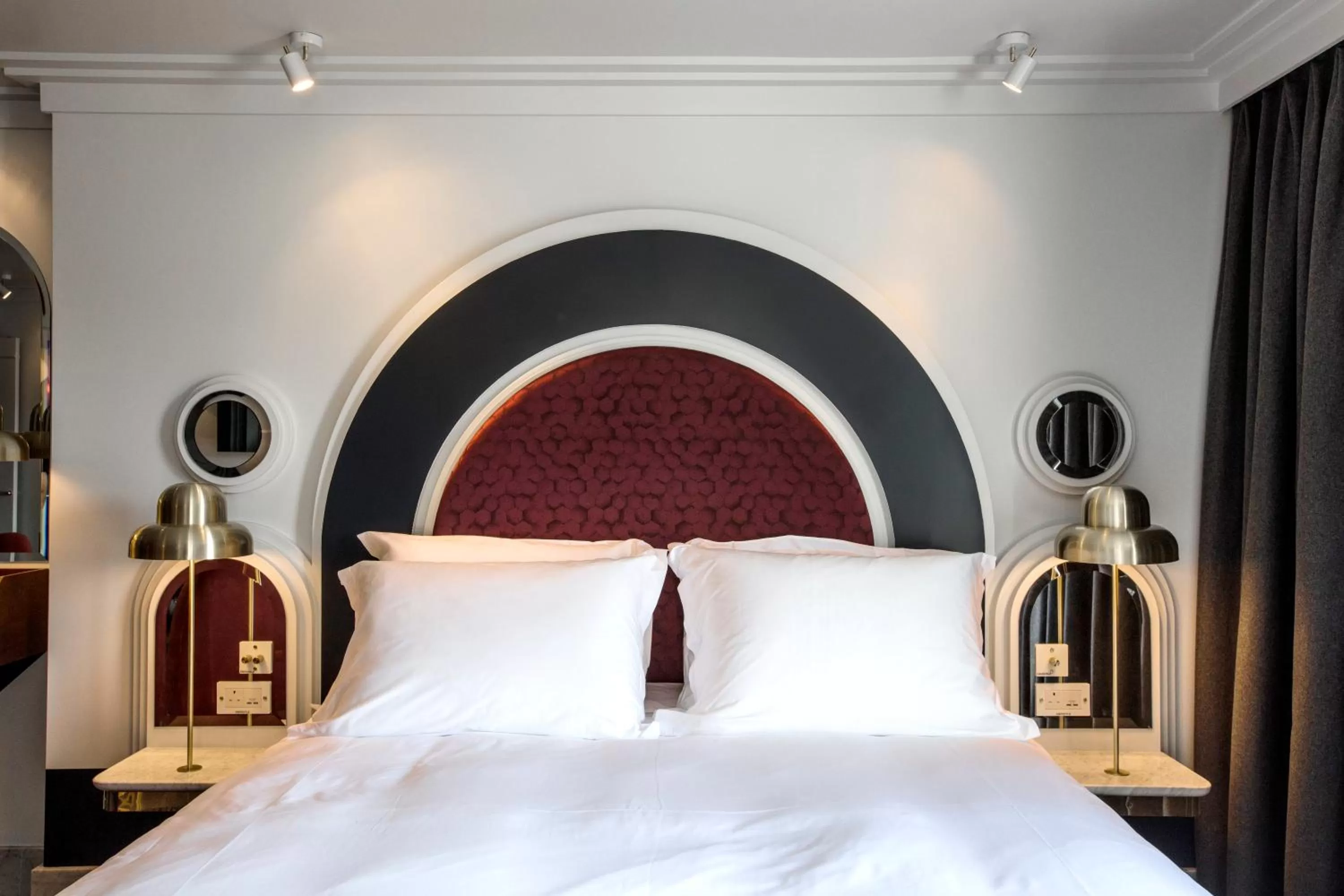 Bed in Henrietta Experimental