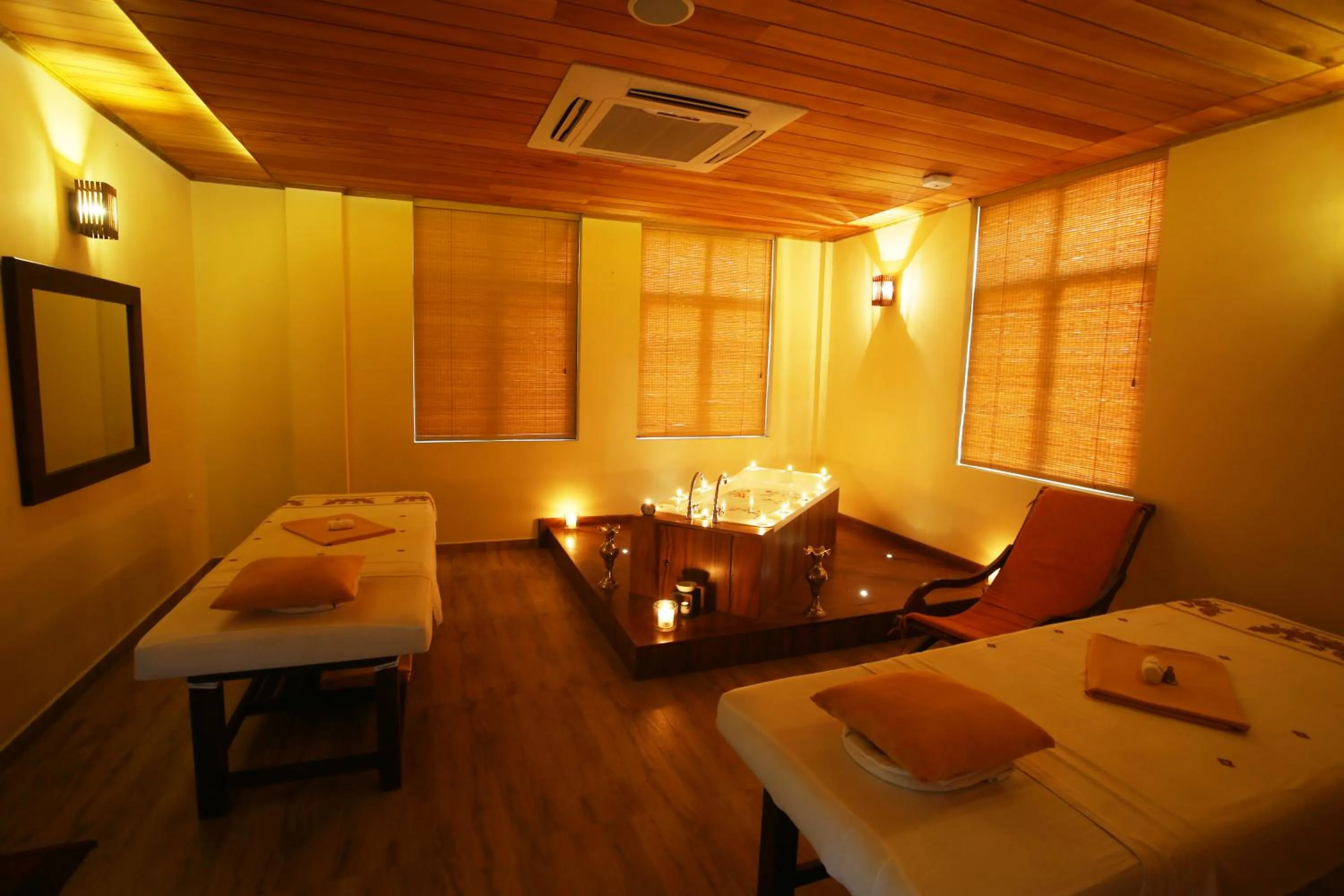 Massage in Randholee Resort & Spa