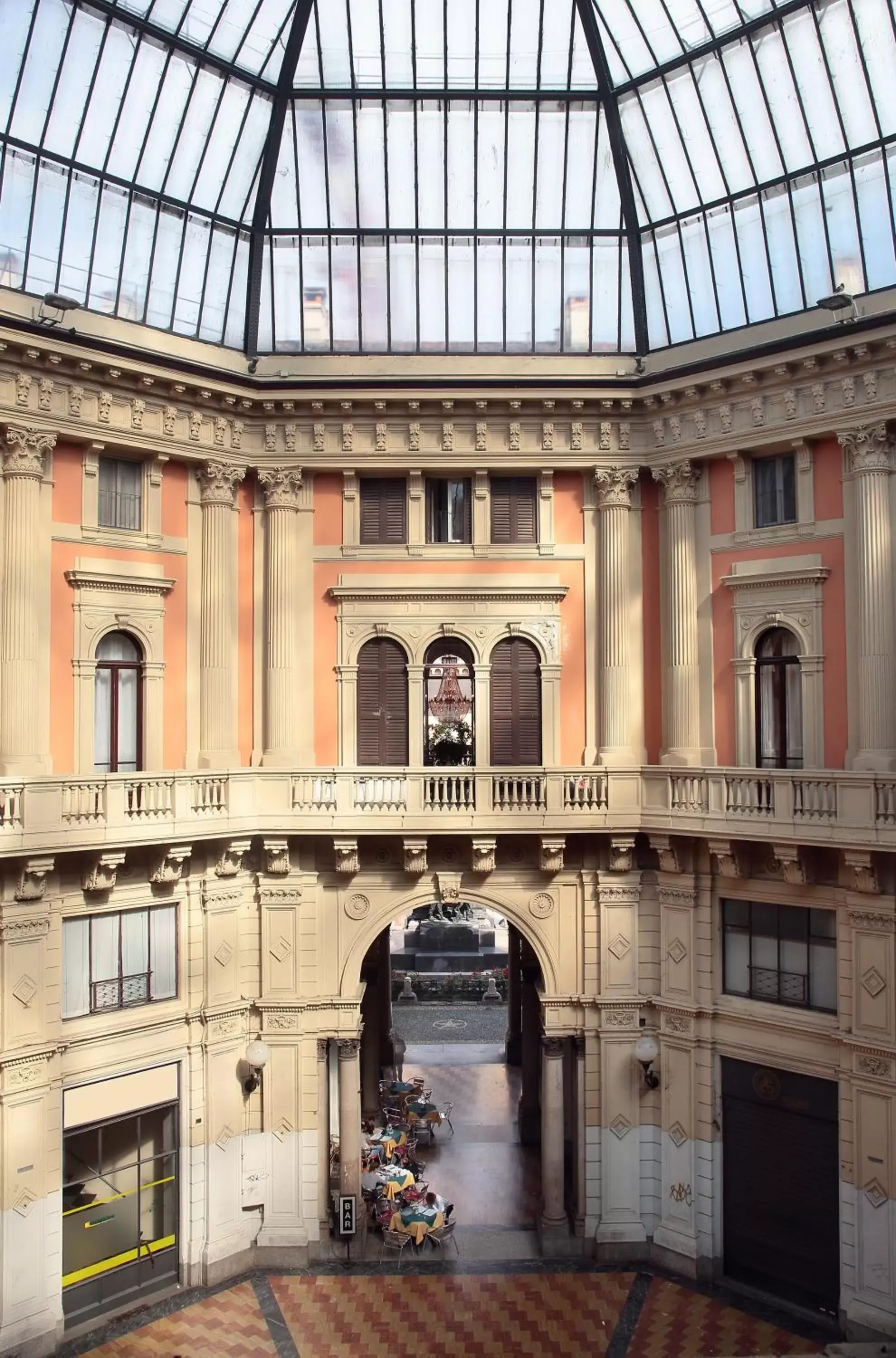 Property building, Facade/Entrance in Arnaboldi Palace