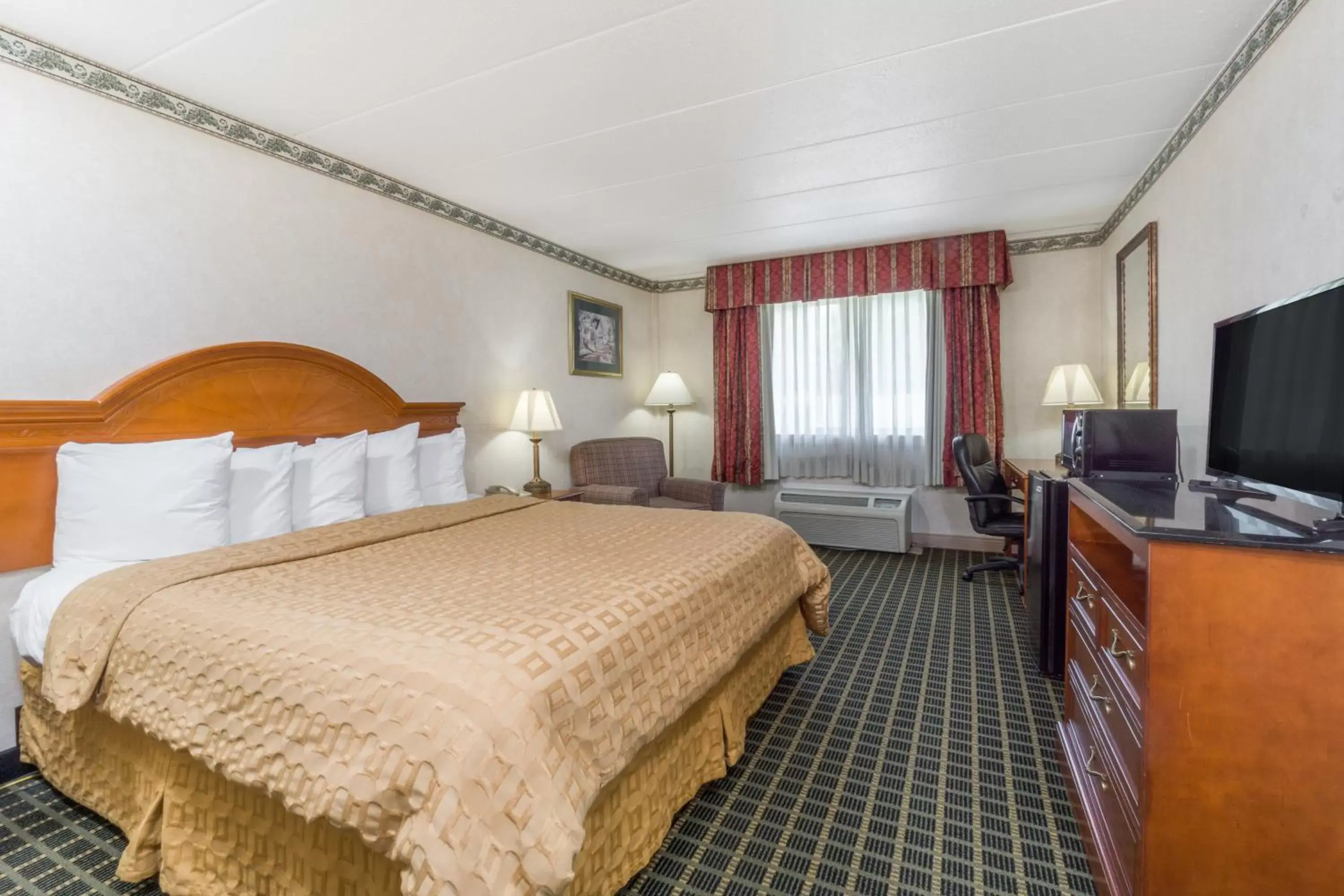 King Room - Non-Smoking in Days Inn by Wyndham Columbus East Airport King Room - Non-Smoking in Days Inn by Wyndham Columbus East Airport