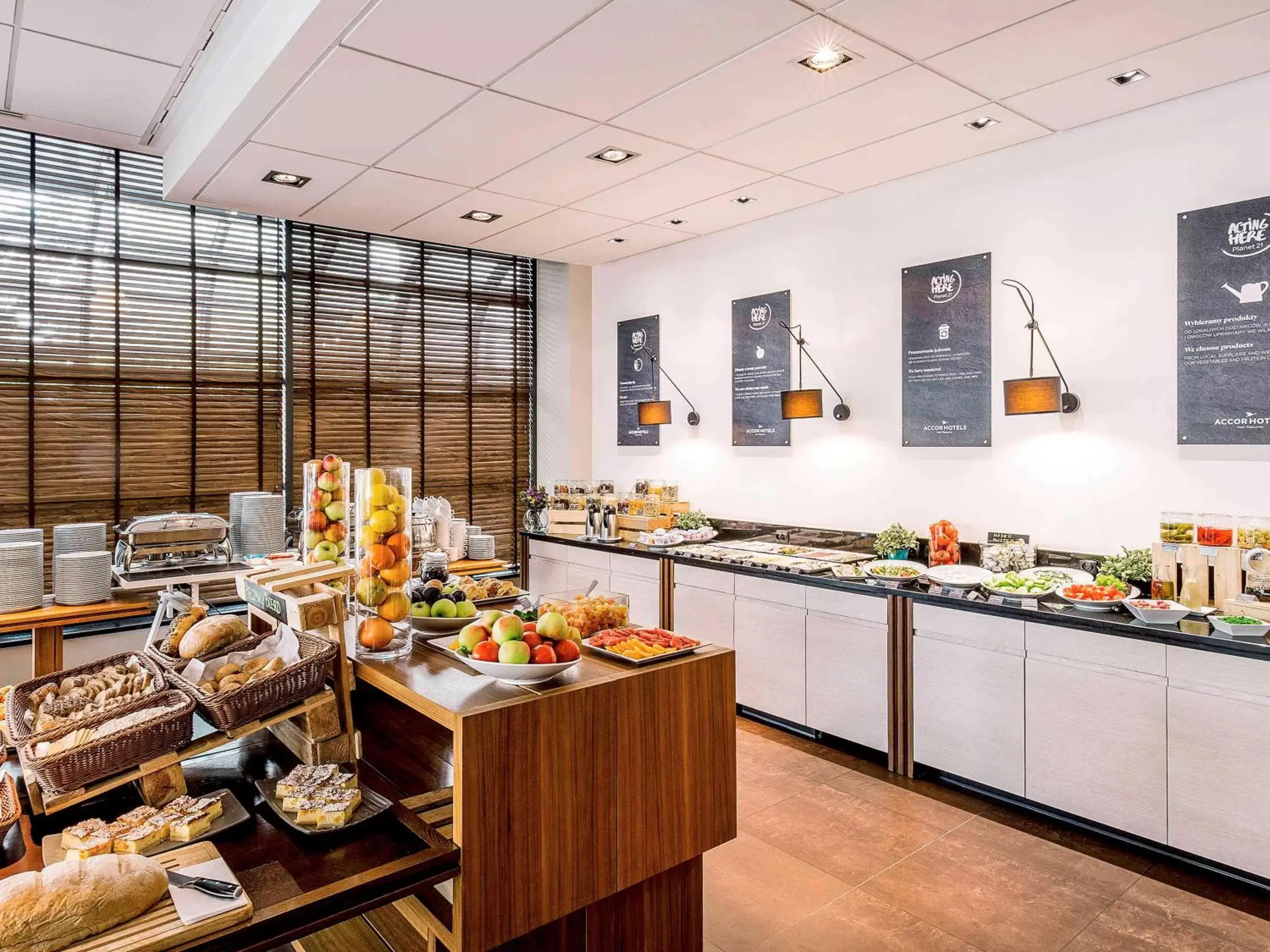 Restaurant/places to eat, Food in Mercure Warszawa Airport