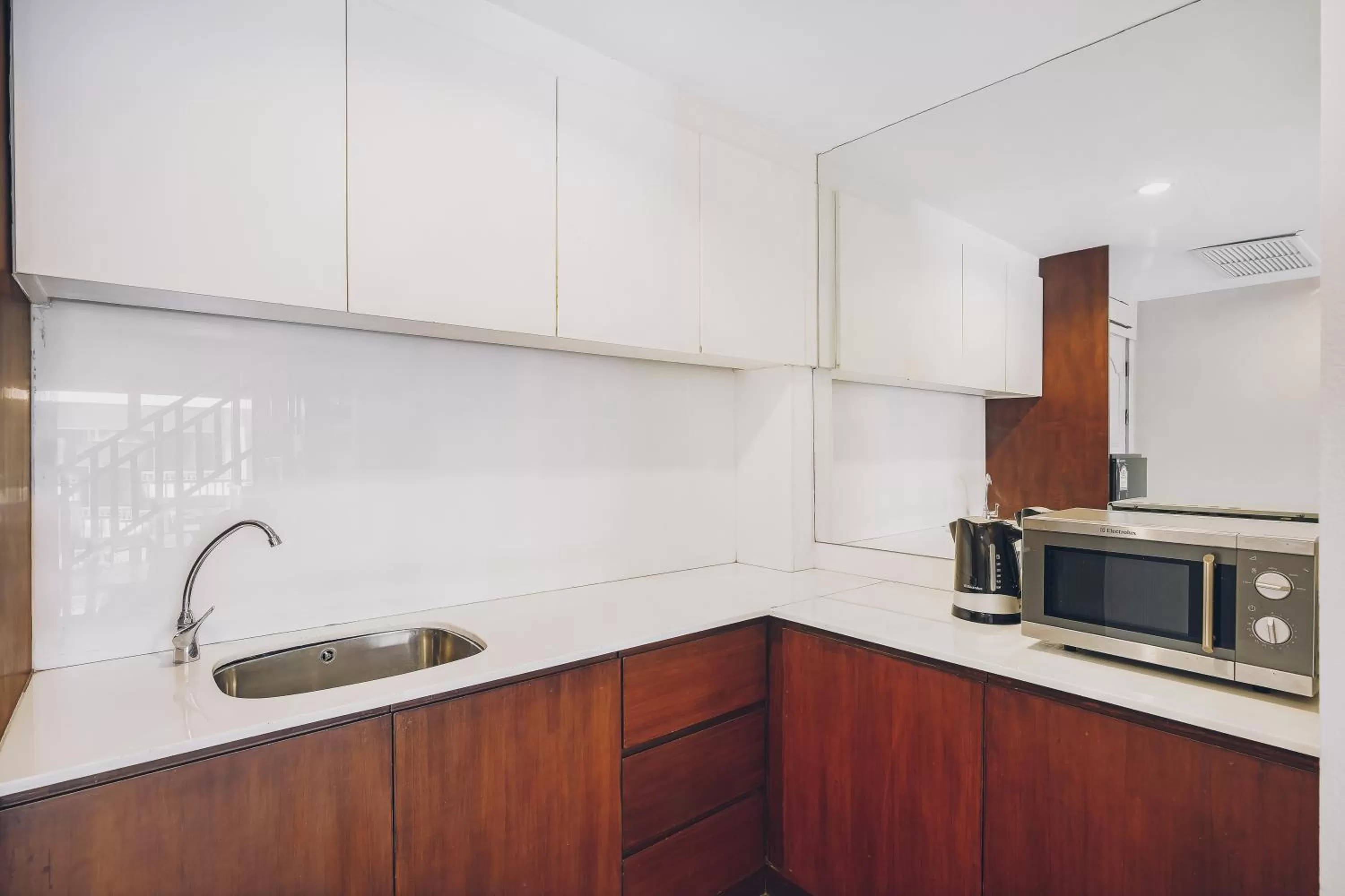 Coffee/tea facilities, Kitchen/Kitchenette in The Dale Pattaya Boutique and Spa