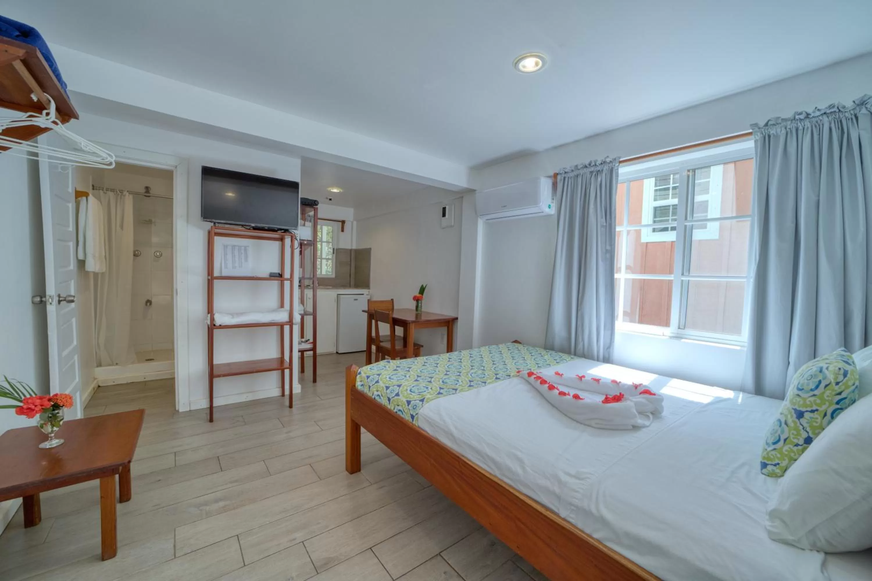 Photo of the whole room, Bed in Placencia Villas
