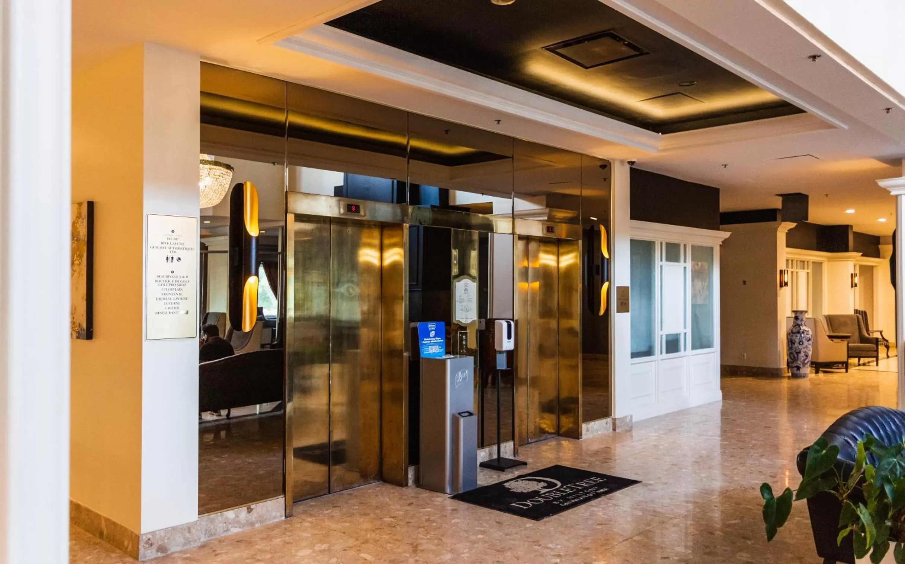 Lobby or reception in Chateau Cartier Hotel & Resort Ascend Hotel Collection