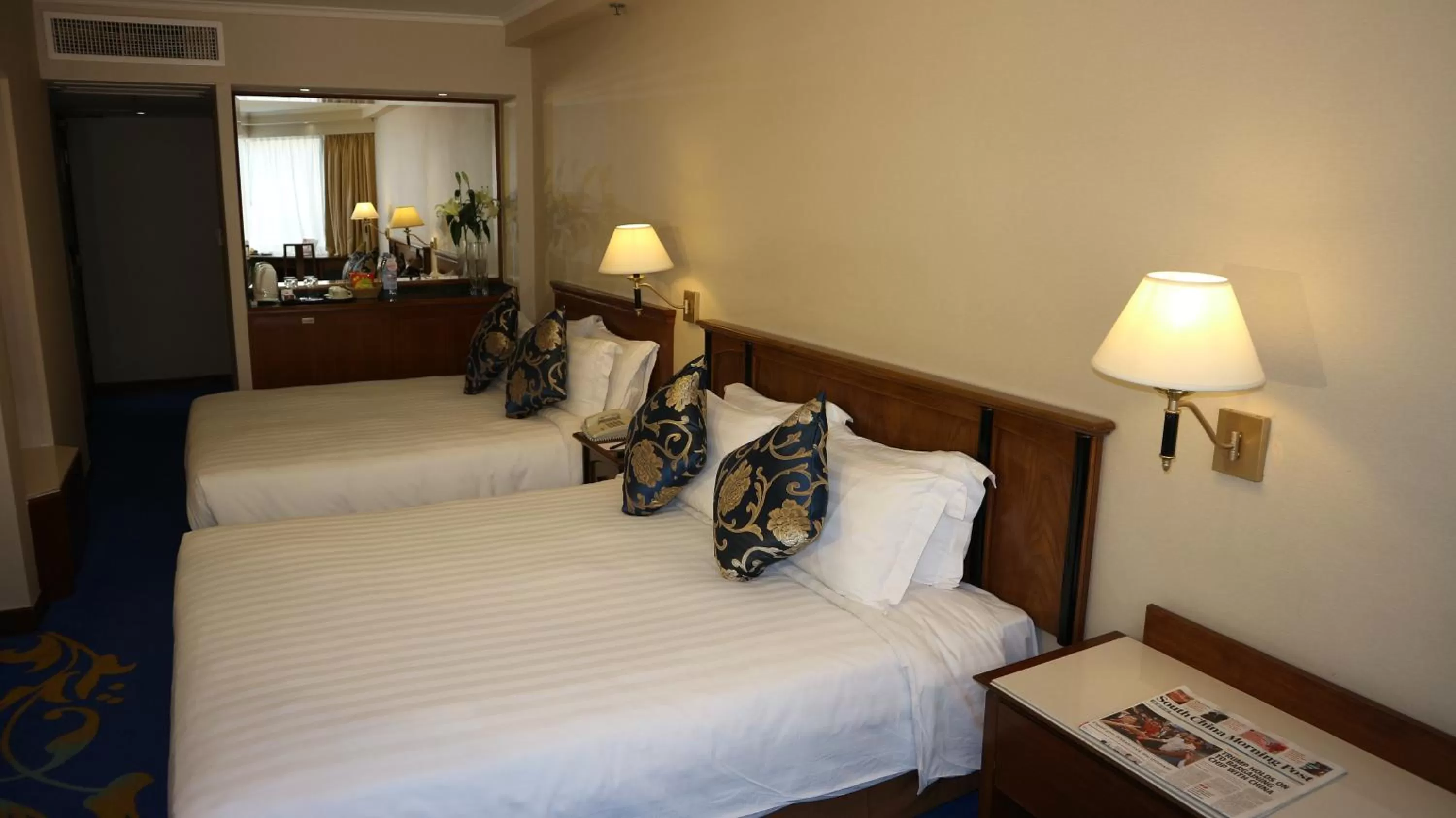 Photo of the whole room, Bed in The Kimberley Hotel