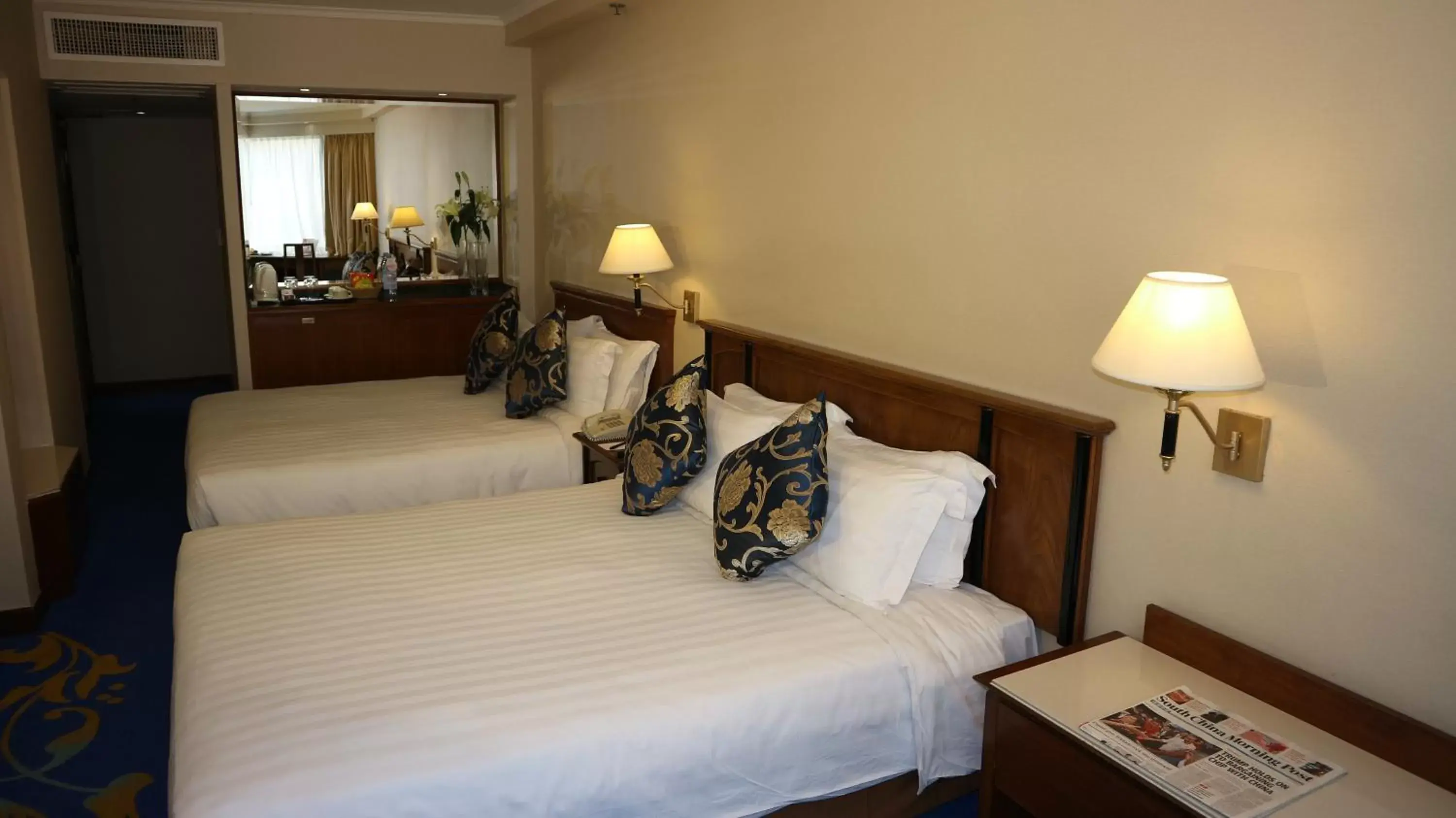 Photo of the whole room, Bed in Kimberley Hotel