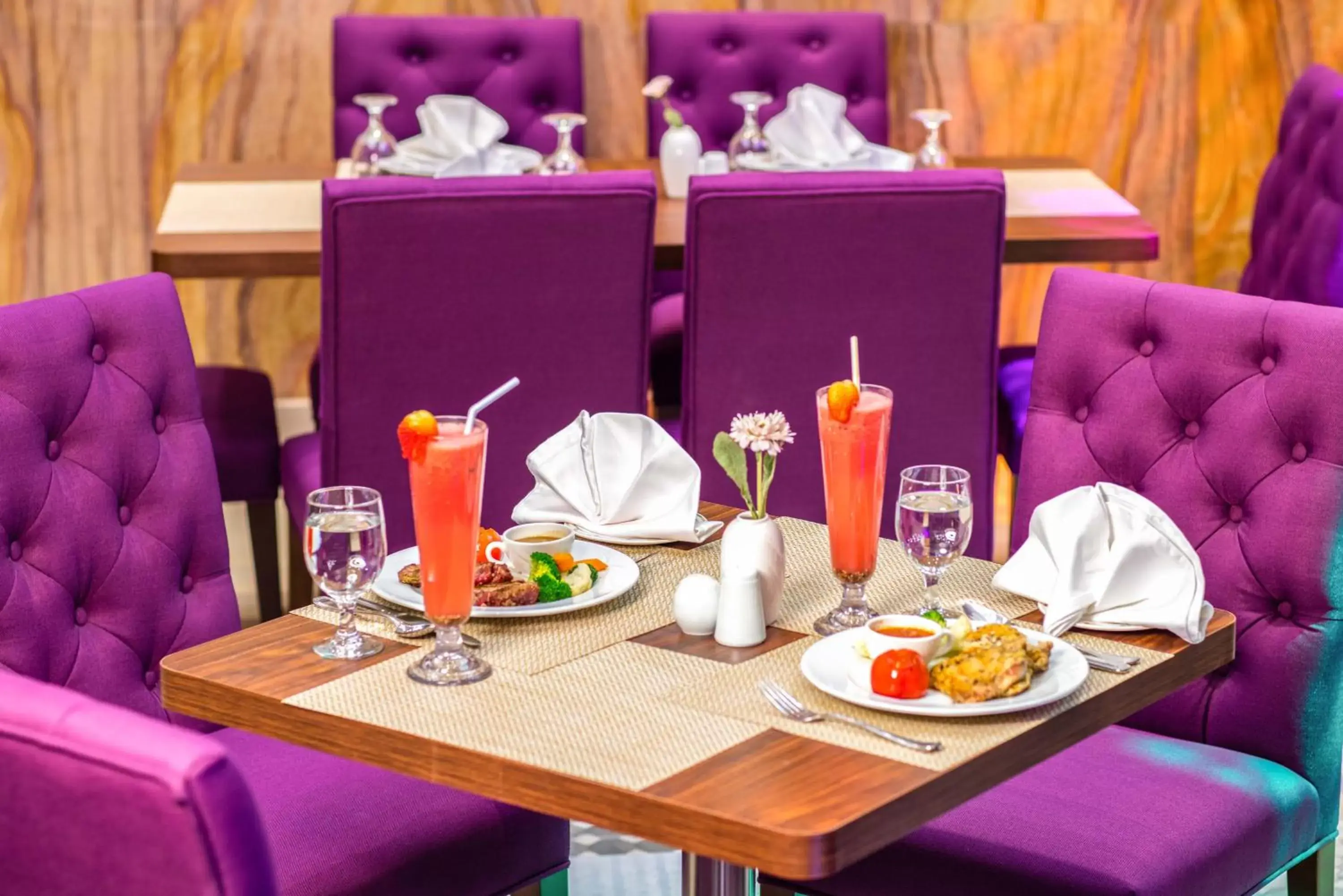 Breakfast, Restaurant/Places to Eat in Gulf Court Hotel