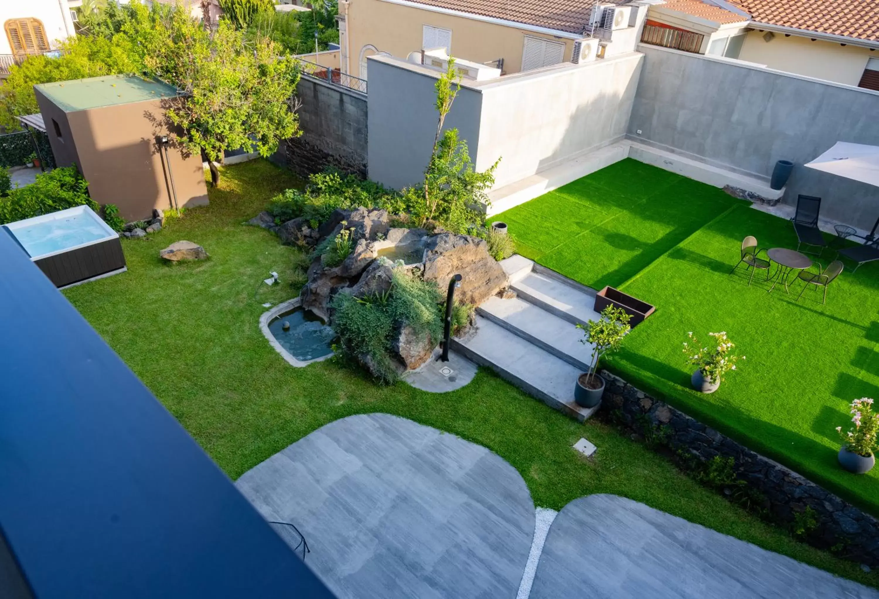 Garden, Pool View in Ollen apartments