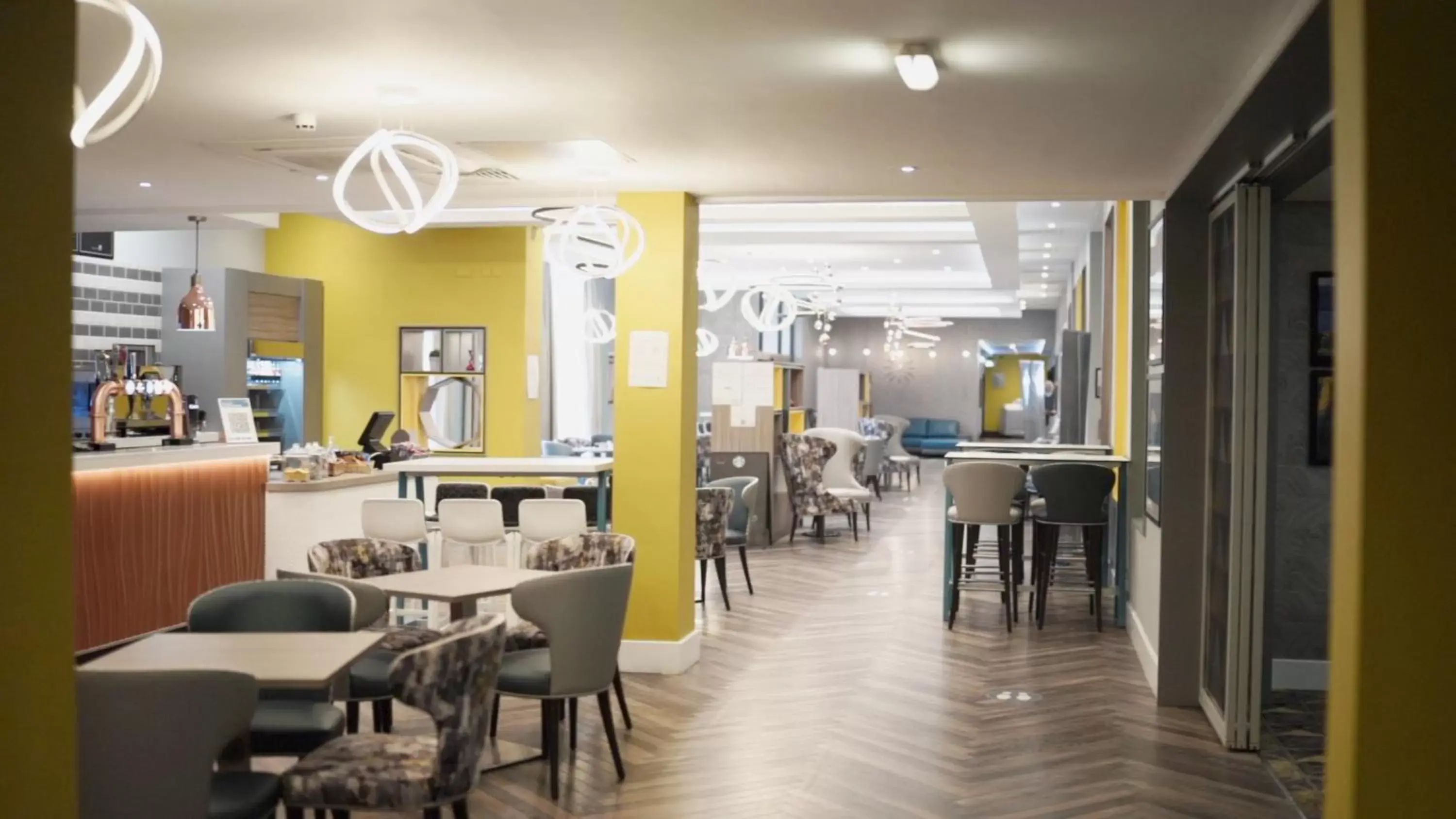 Lounge or bar, Restaurant/Places to Eat in Holiday Inn Newcastle Gosforth Park, an IHG Hotel