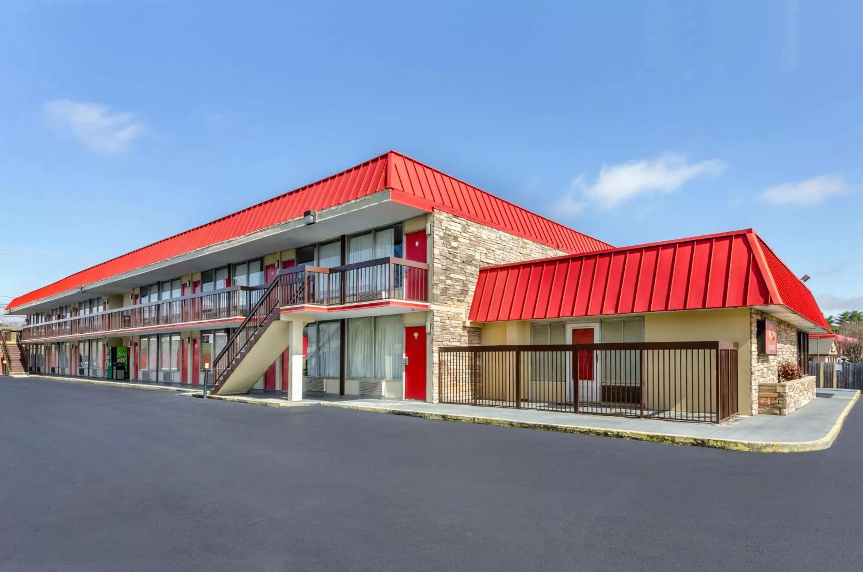 Property Building in Econo Lodge Civic Center