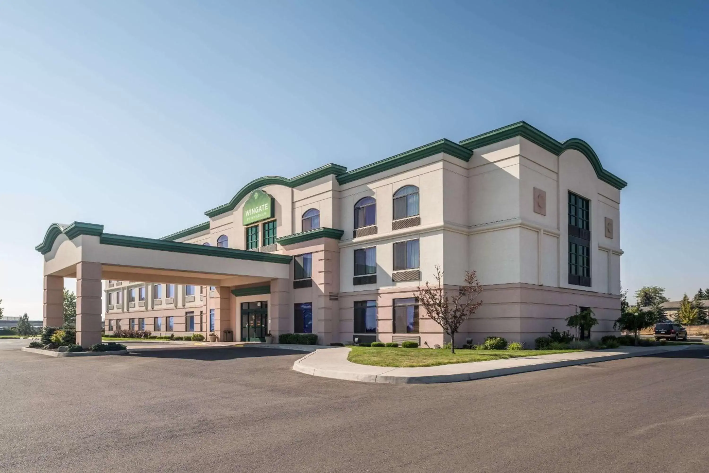 Property Building in Wingate by Wyndham Spokane Airport