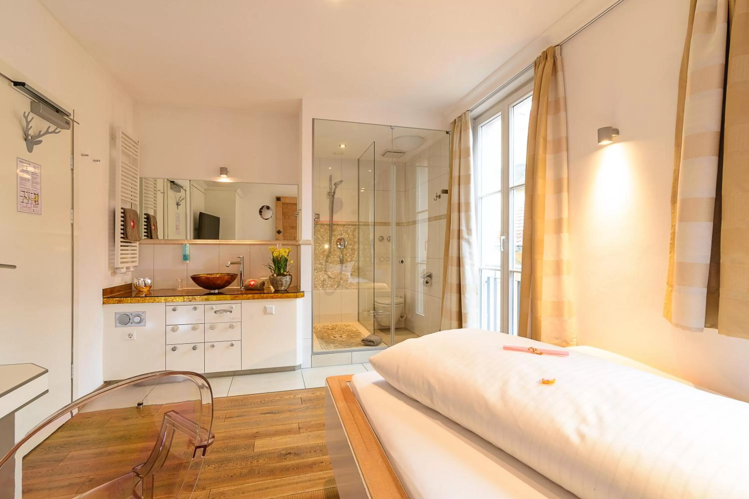 Photo of the whole room, Bed in YachtHotel Helvetia Spa- und Wellnessdomizil