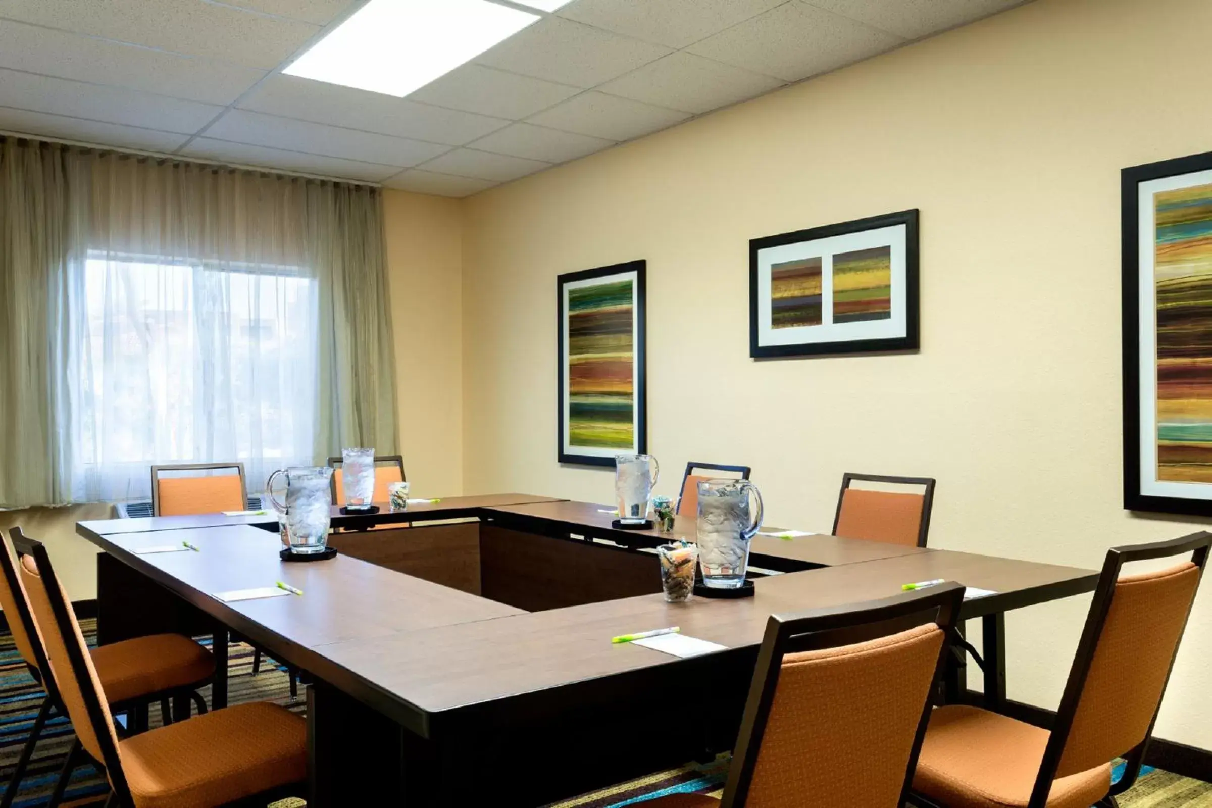 Meeting/conference room in Country Inn & Suites by Radisson, Phoenix Airport, AZ