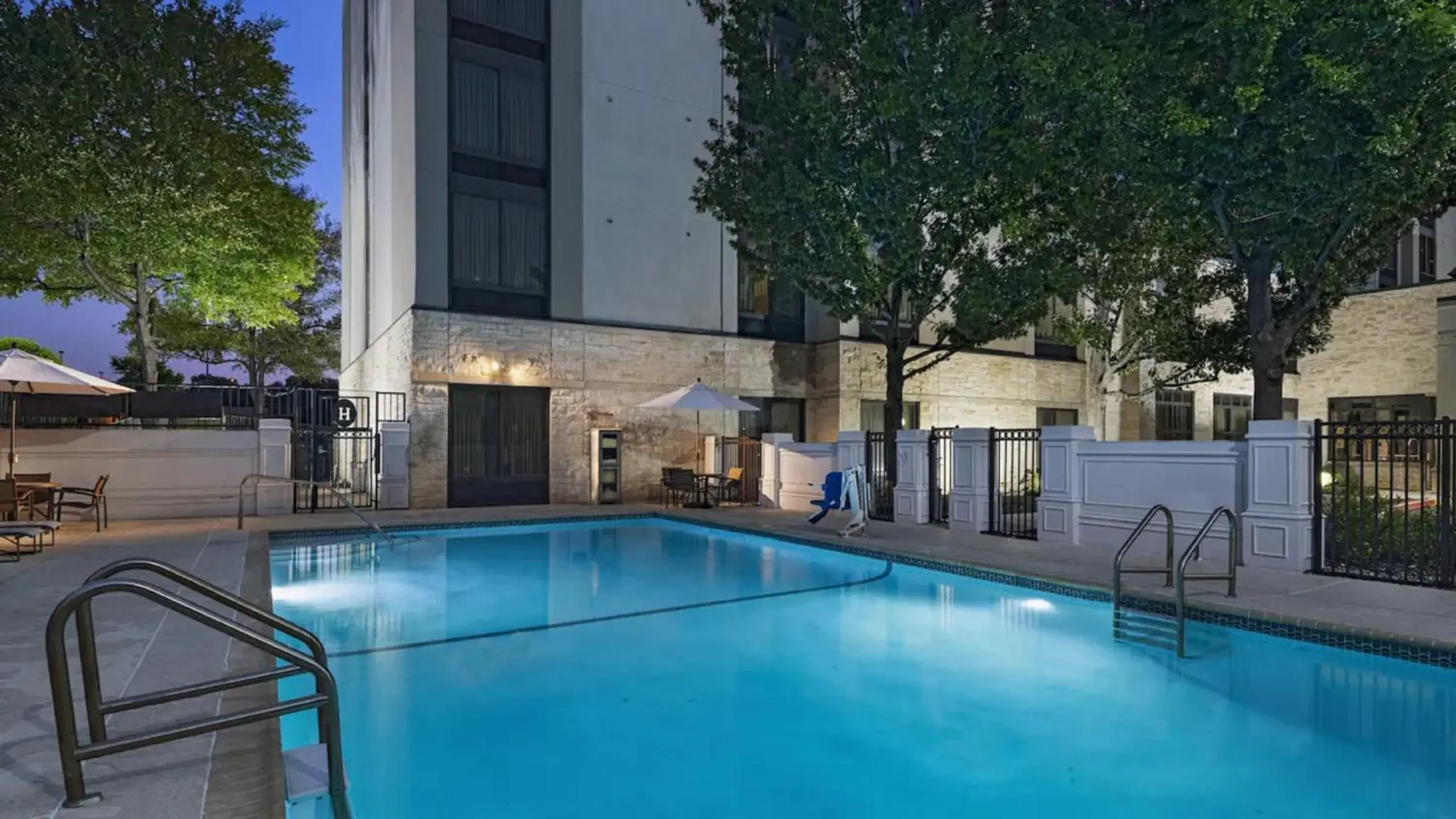 Swimming pool in Hyatt Place Austin Arboretum Swimming pool in Hyatt Place Austin Arboretum