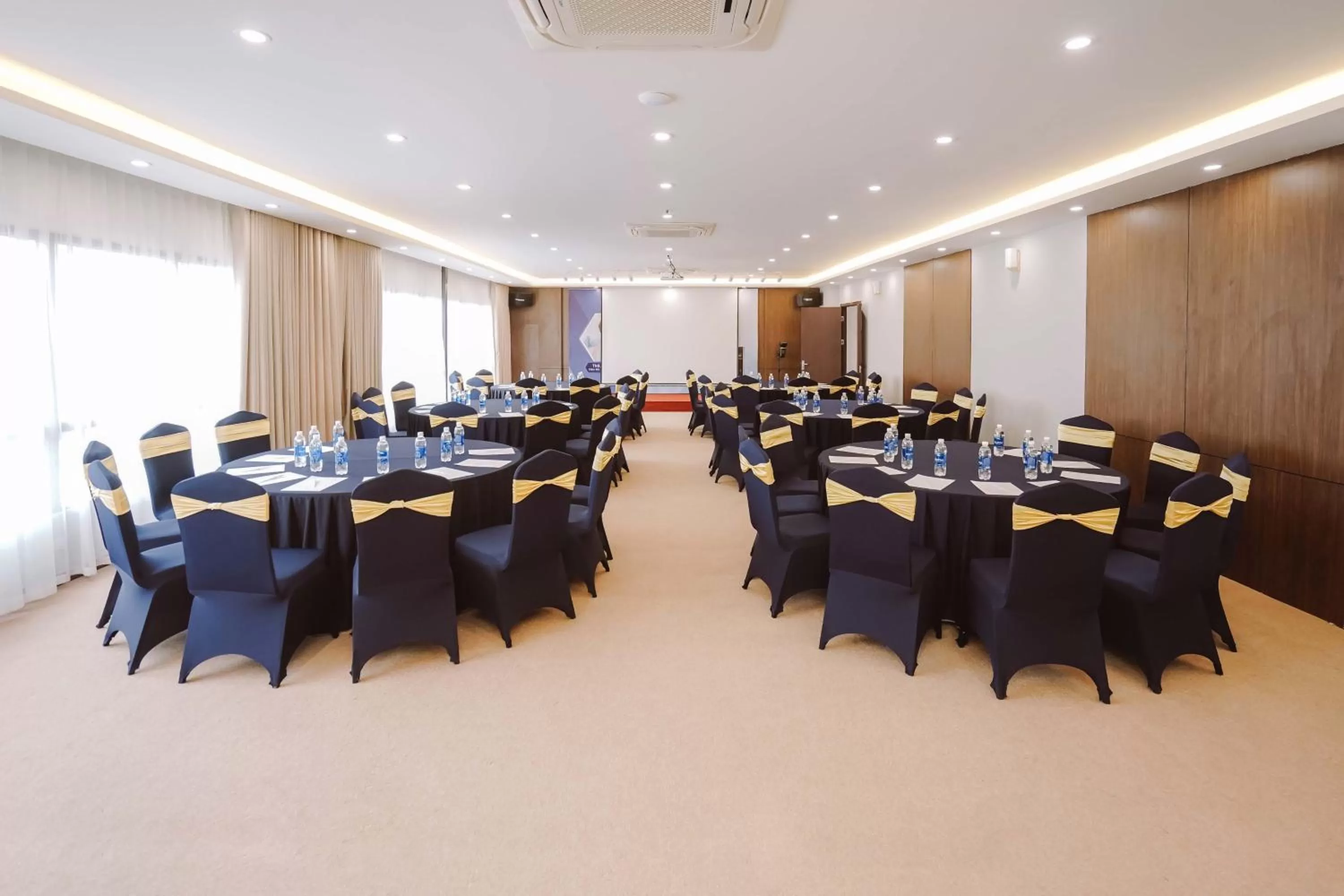 Business facilities in Reyna Hotel Hanoi & Spa