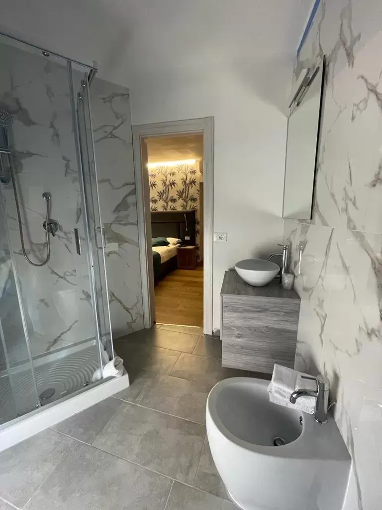 Shower, Bathroom in Bike Hotel Touring Gardone Riviera & Private Wellness